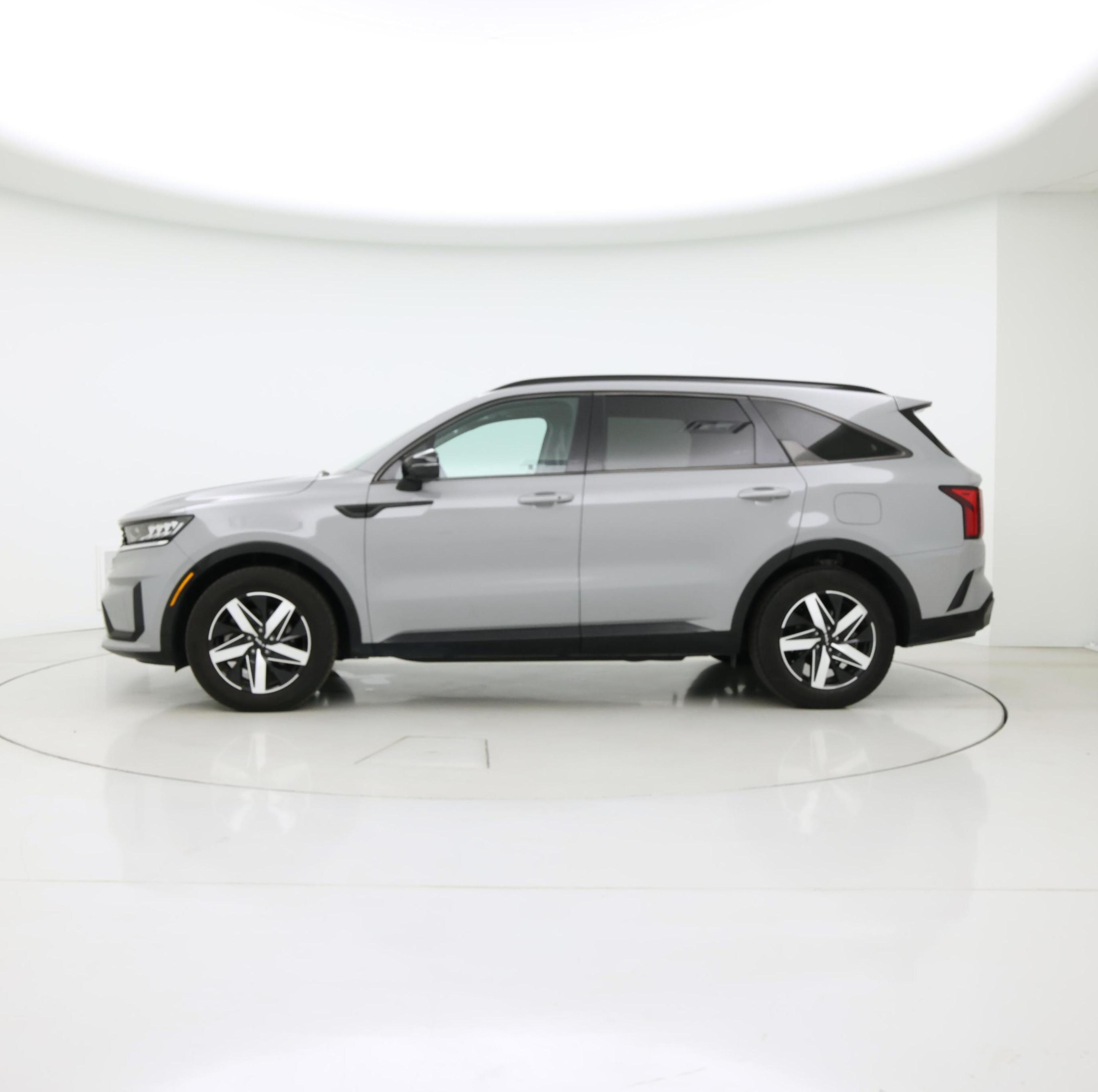 Thumbnail: 2023 Kia Sorento - 3