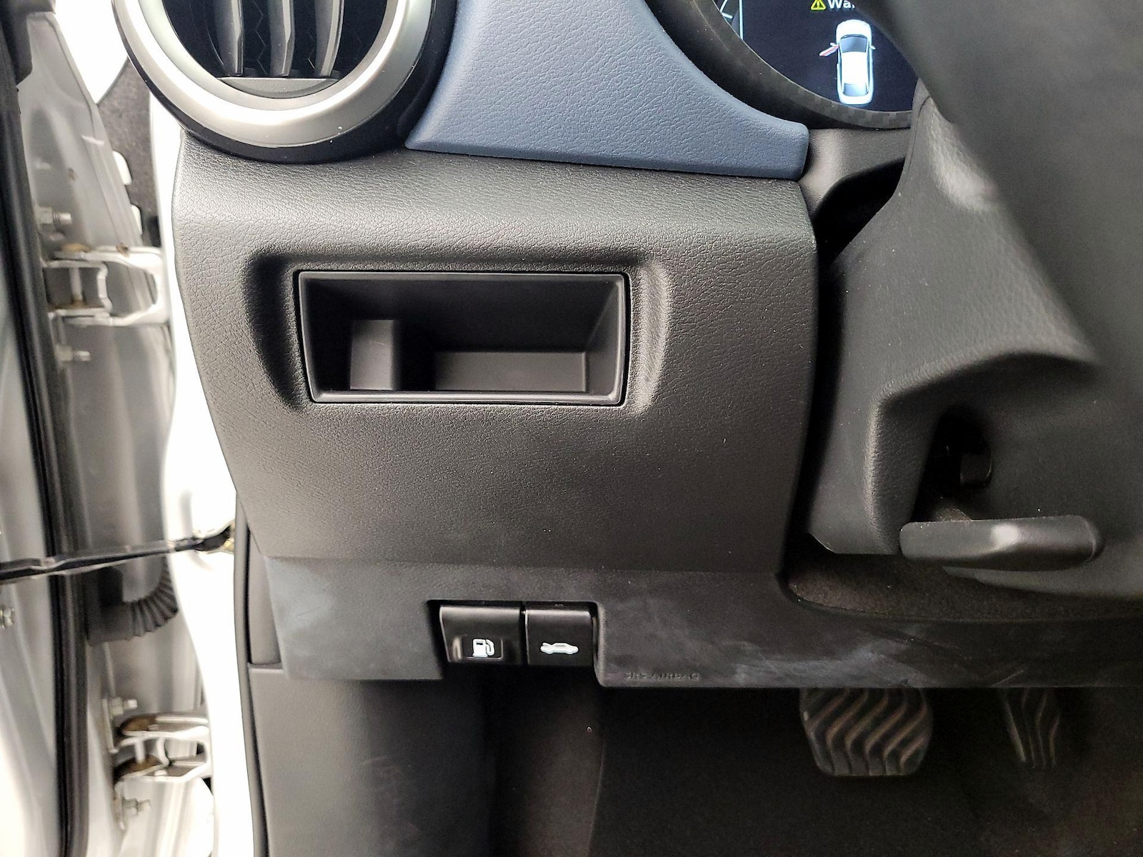 2025 Nissan Versa Sedan SV - Photo 12