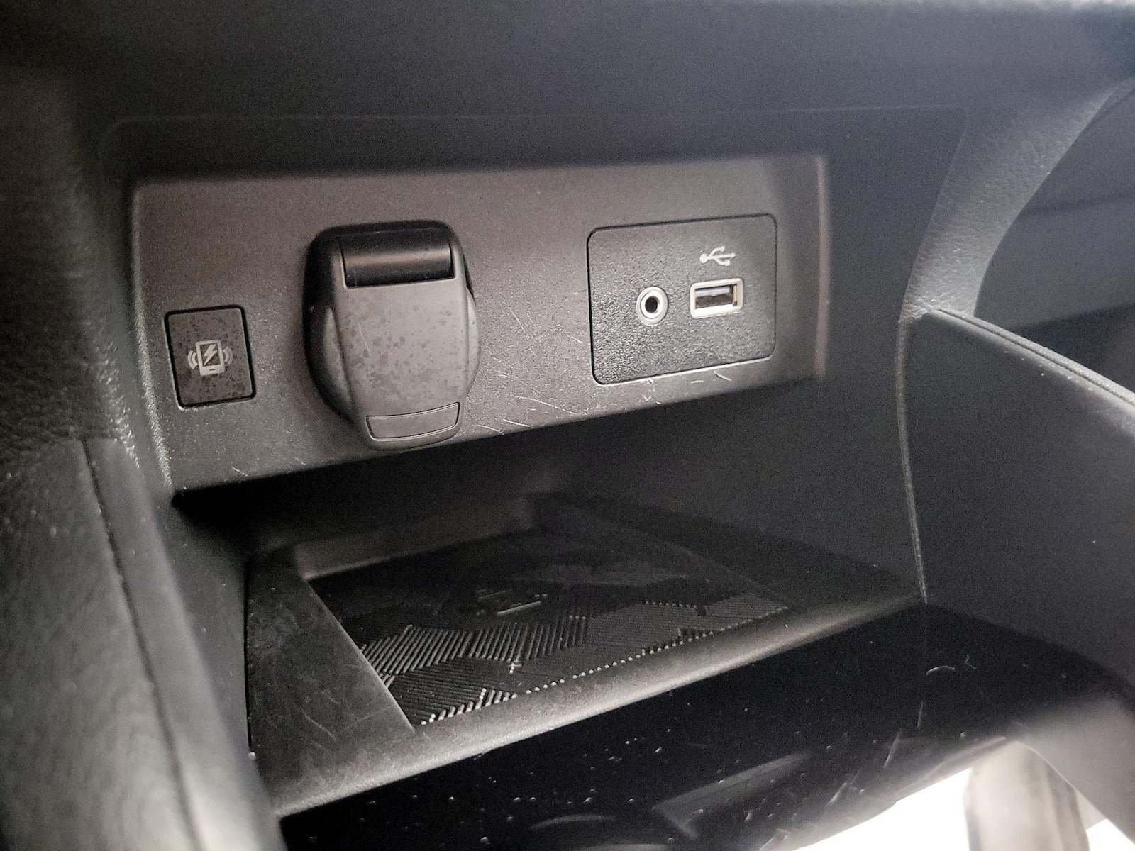 2025 Nissan Versa Sedan SV - Photo 17