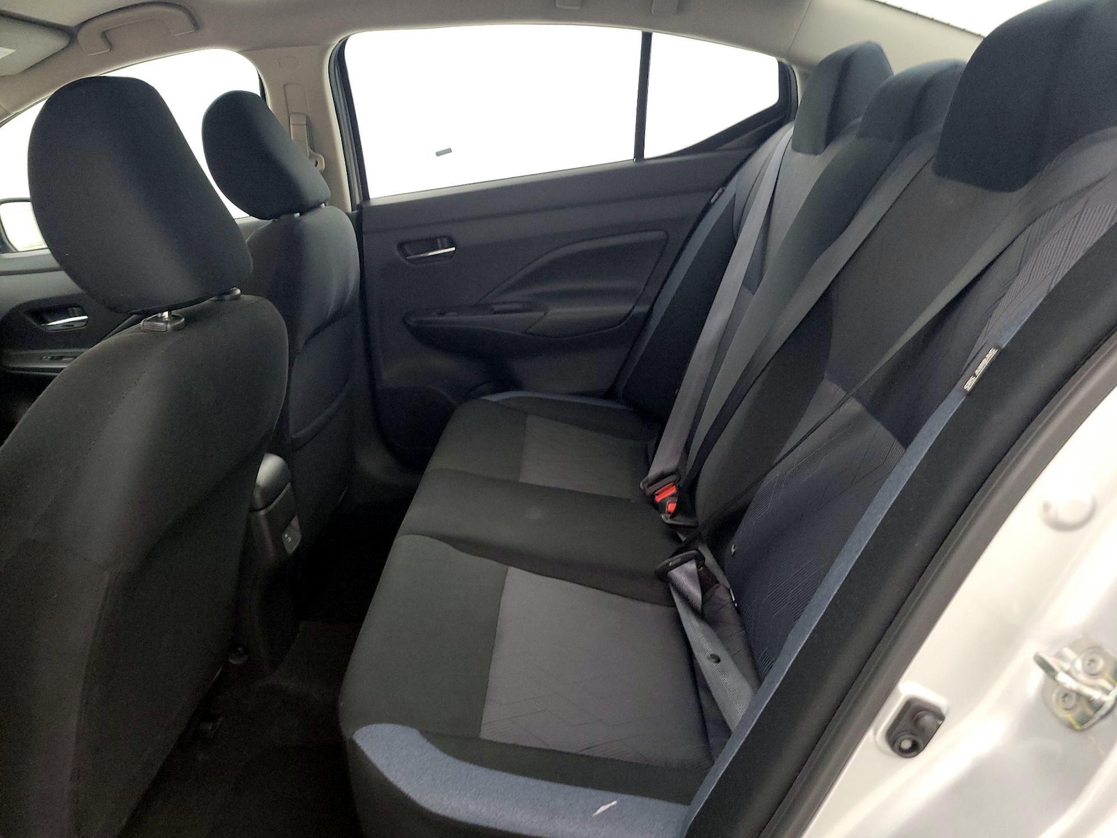 2025 Nissan Versa Sedan SV - Photo 18