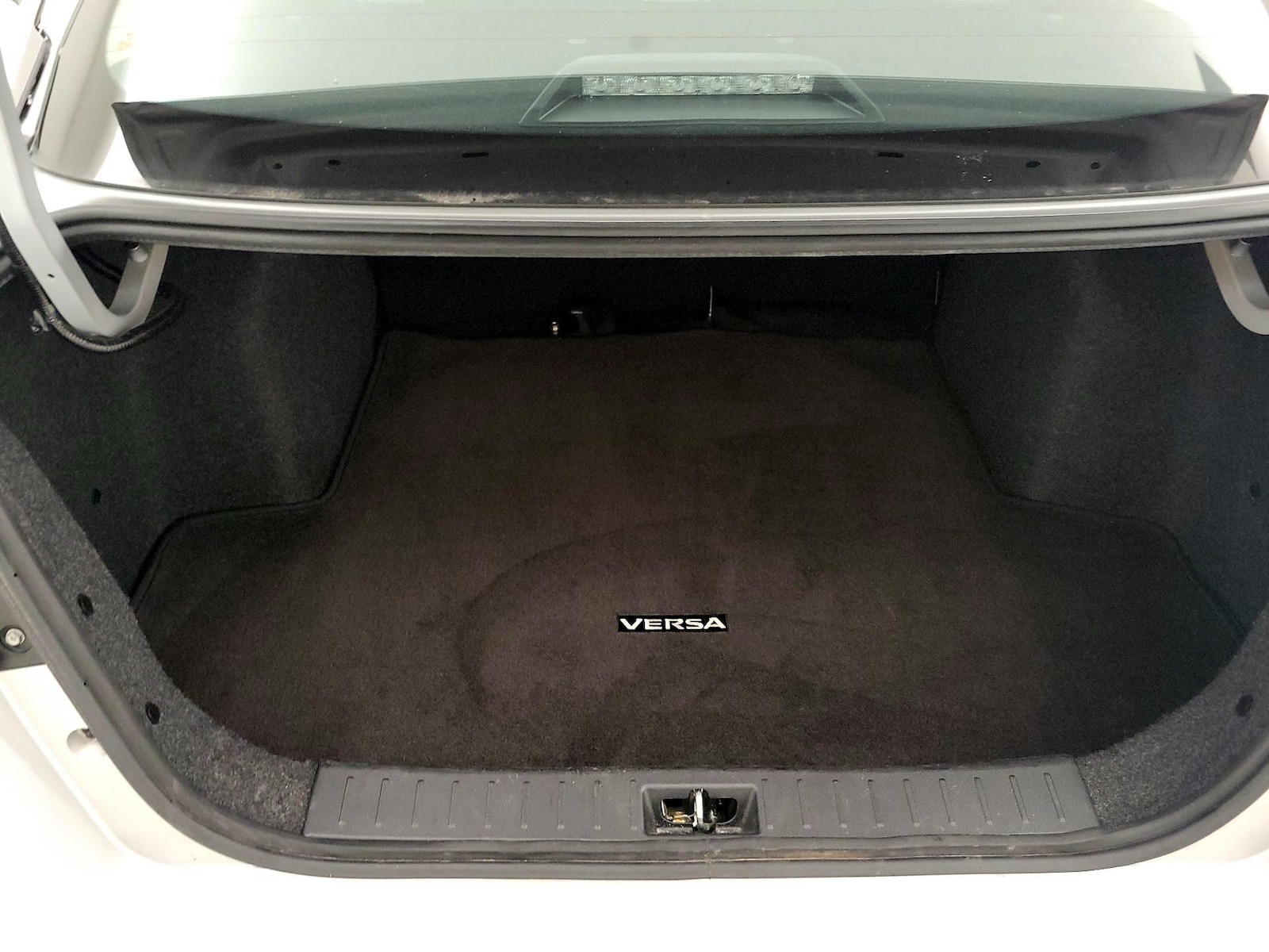 2025 Nissan Versa Sedan SV - Photo 19