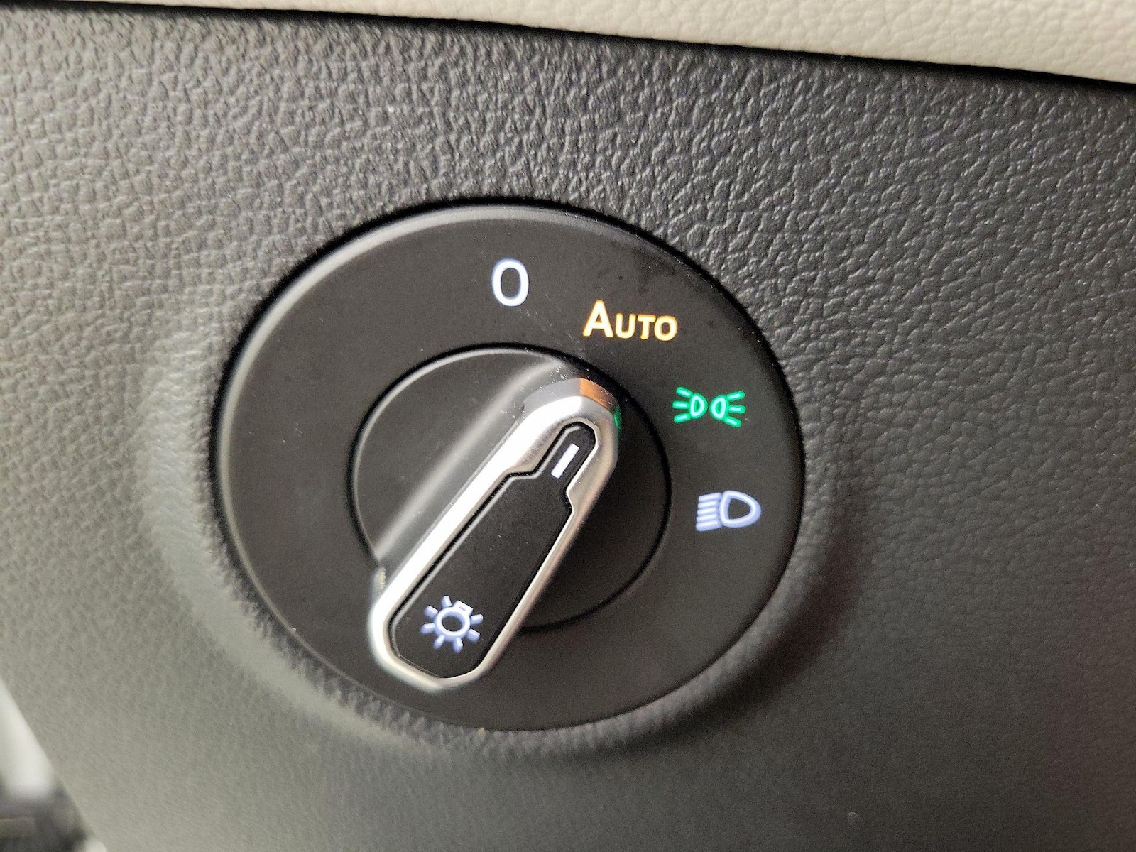 2025 Volkswagen Taos S - Photo 14