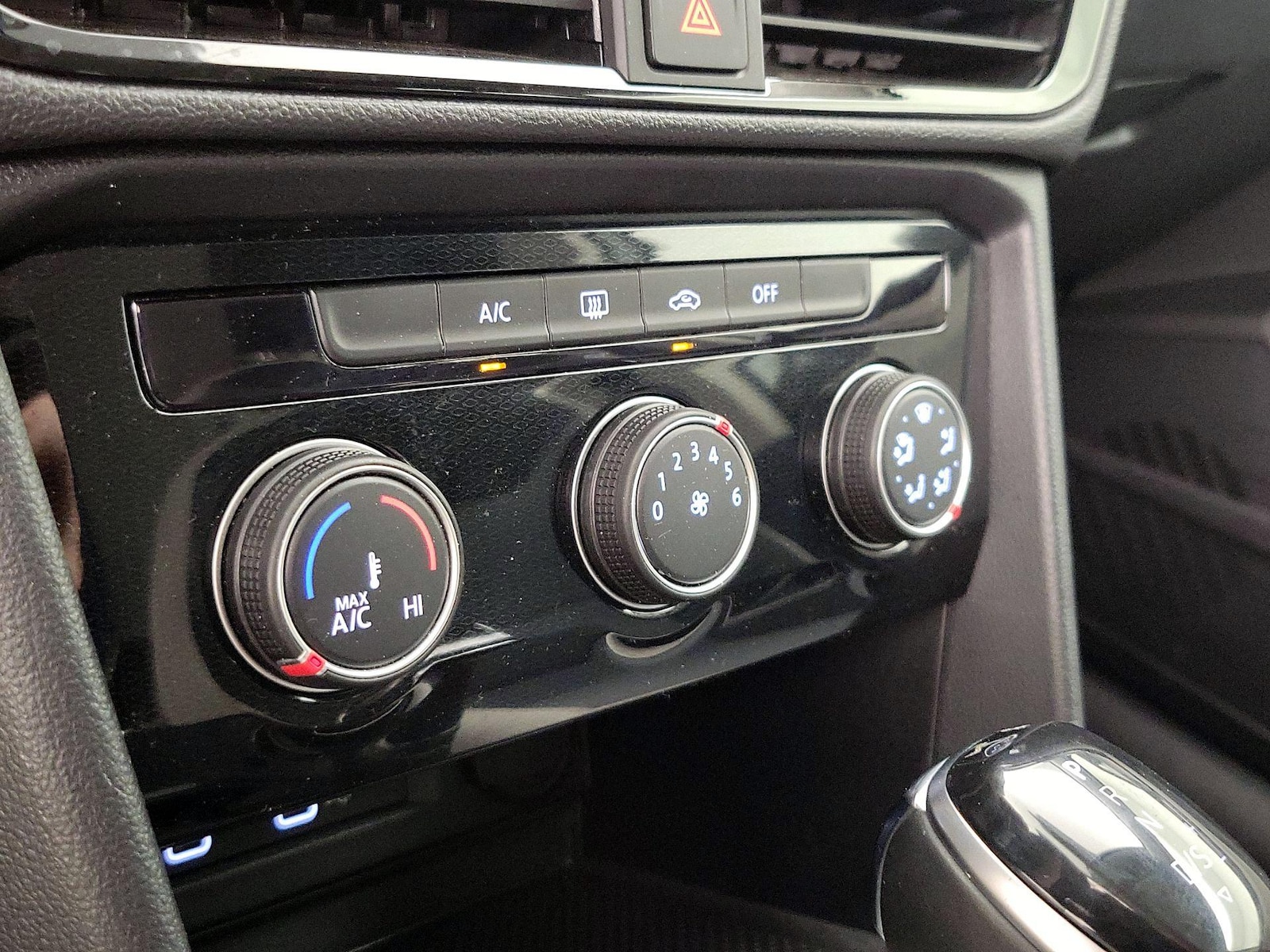 2025 Volkswagen Taos S - Photo 17