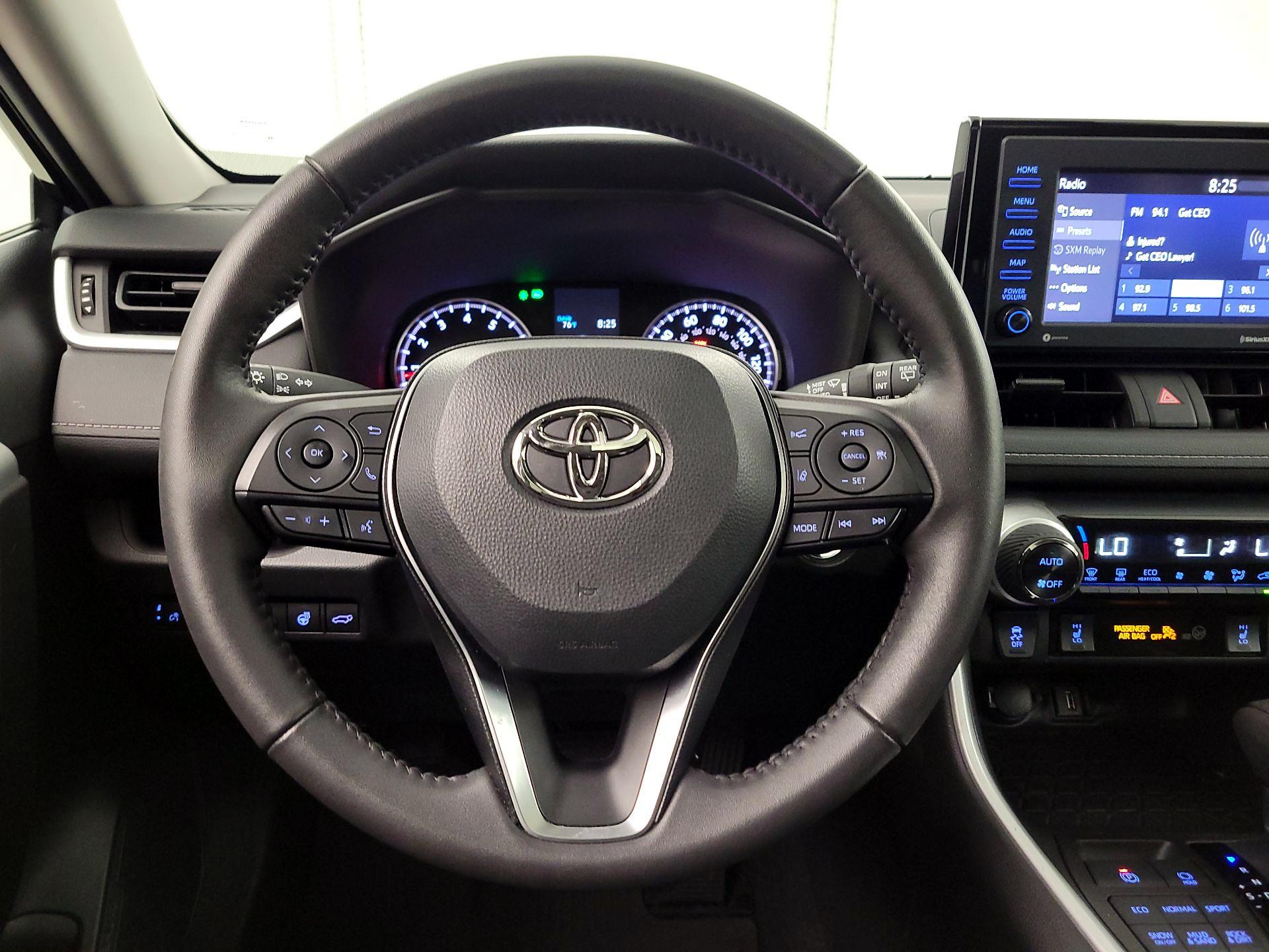 Thumbnail: 2022 Toyota RAV4 - 10