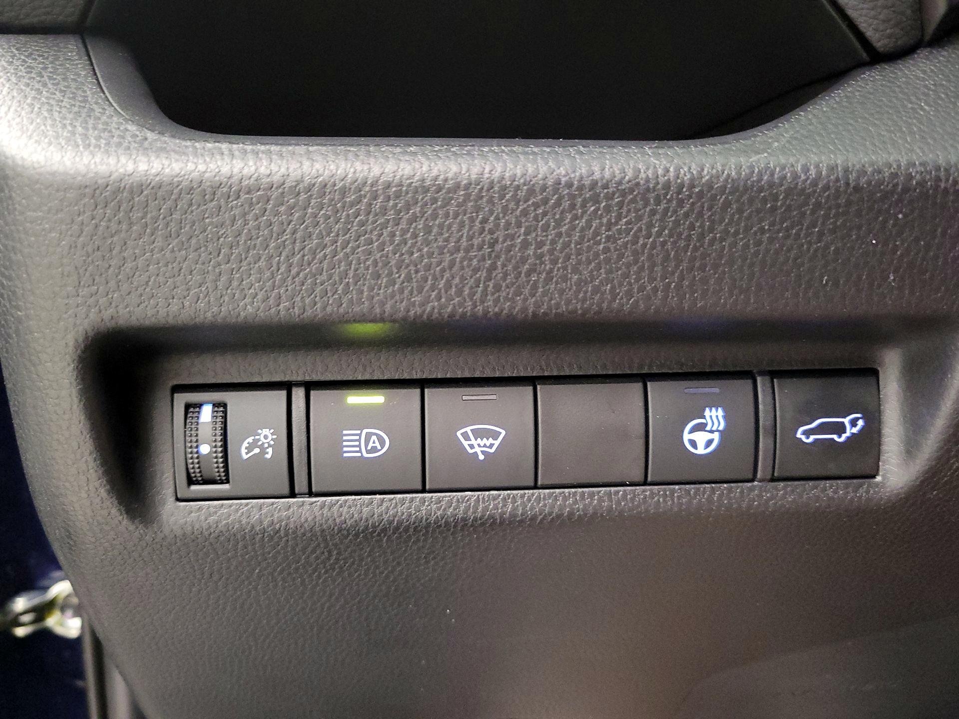 Thumbnail: 2022 Toyota RAV4 - 13