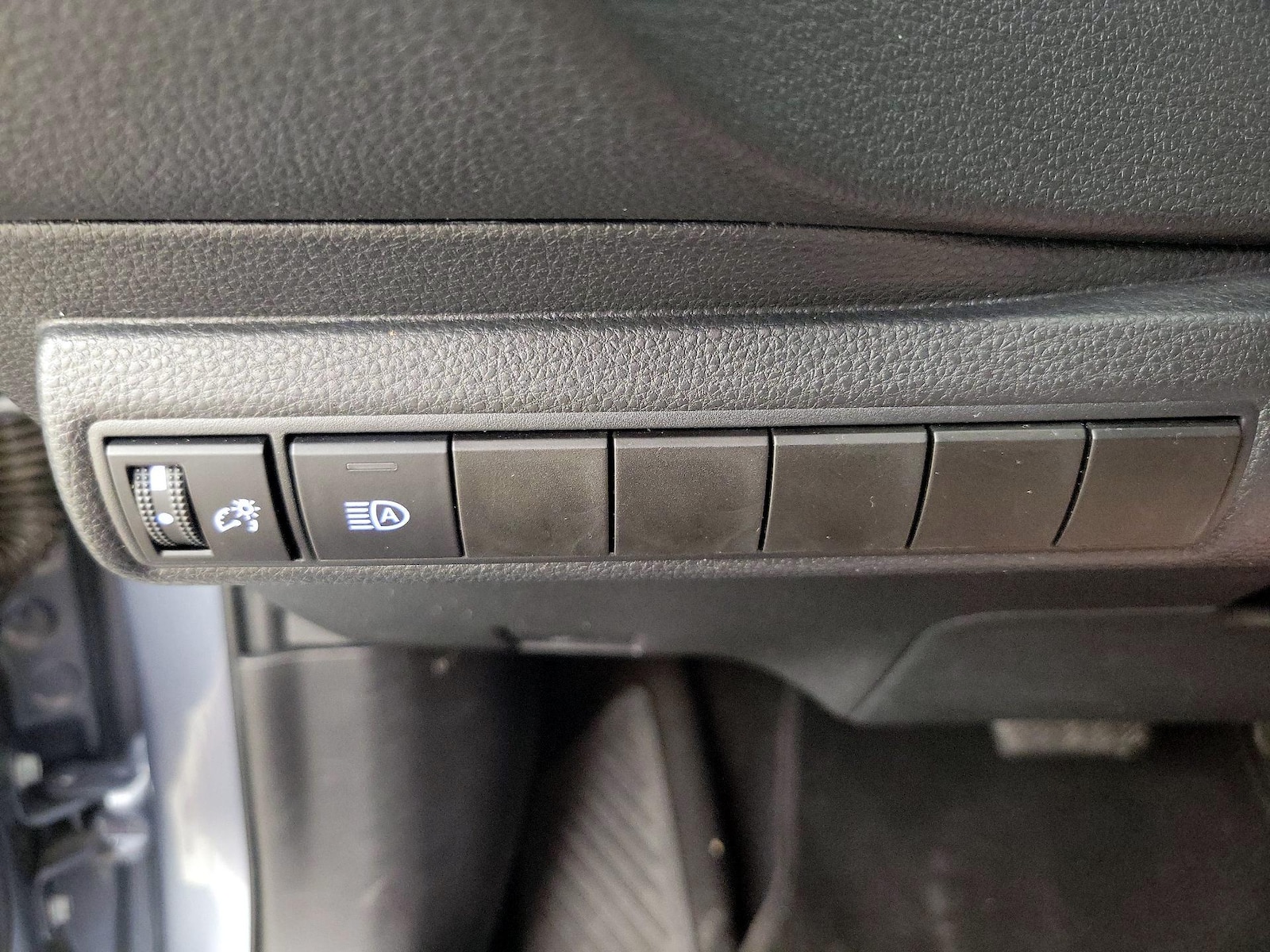 2021 Toyota Corolla LE - Photo 14