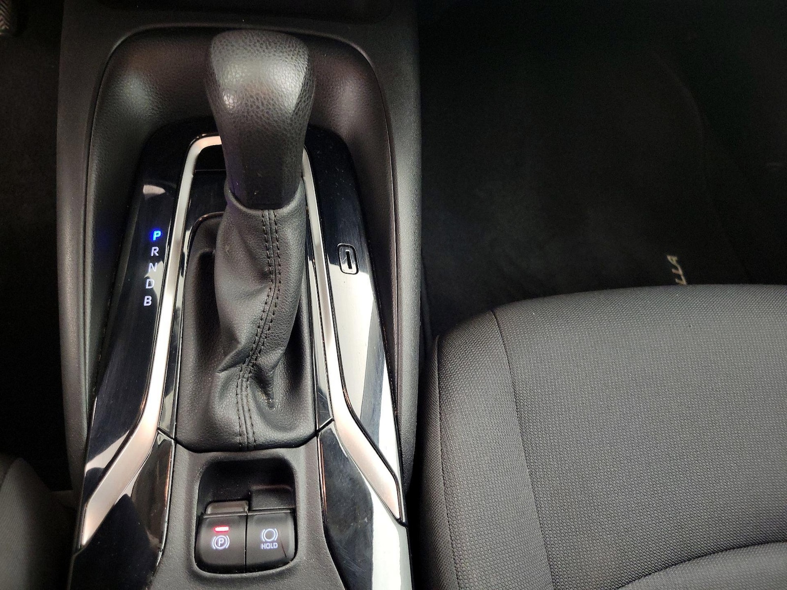 2021 Toyota Corolla LE - Photo 18