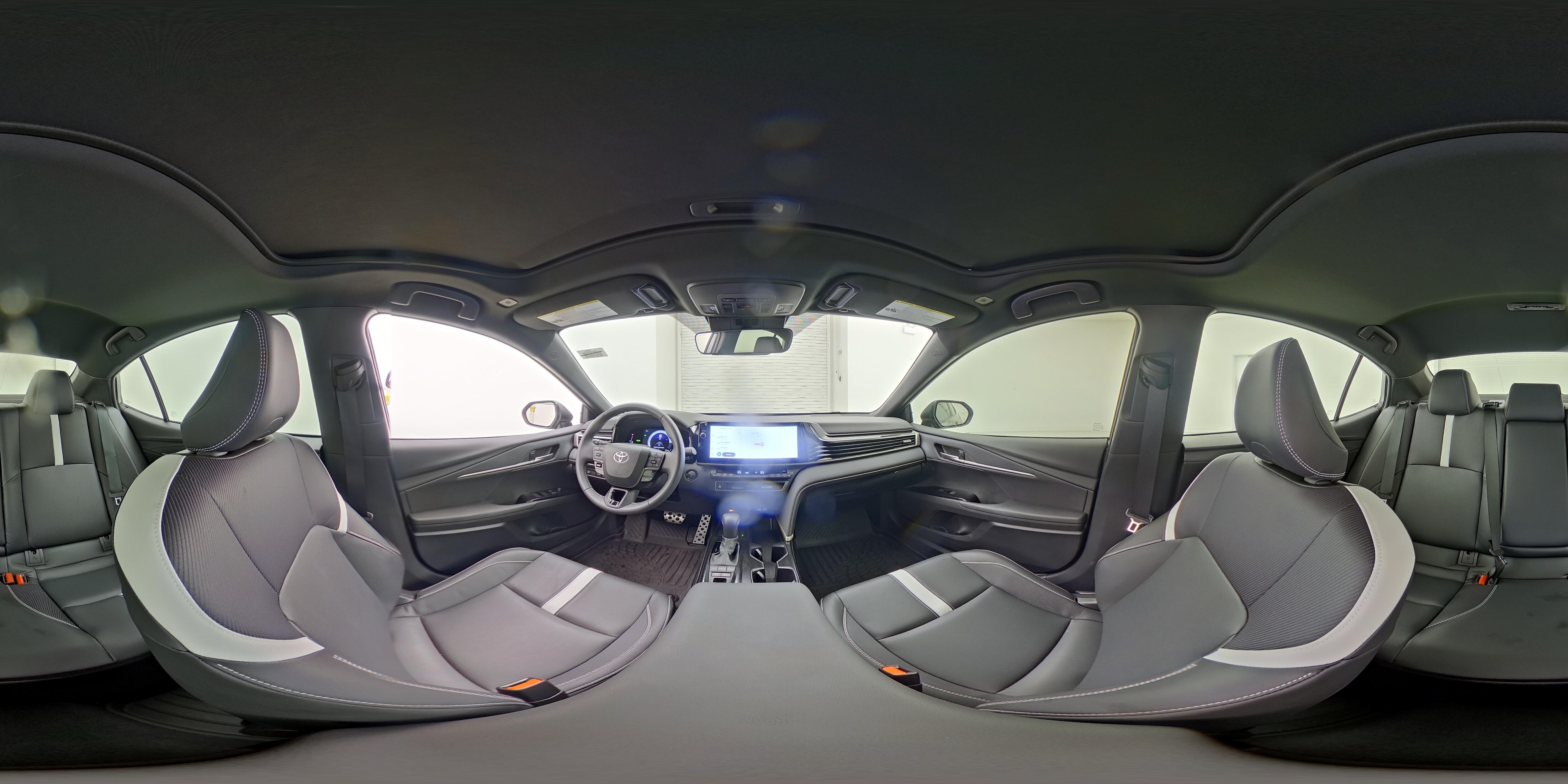 2025 Toyota Camry SE - Photo 25