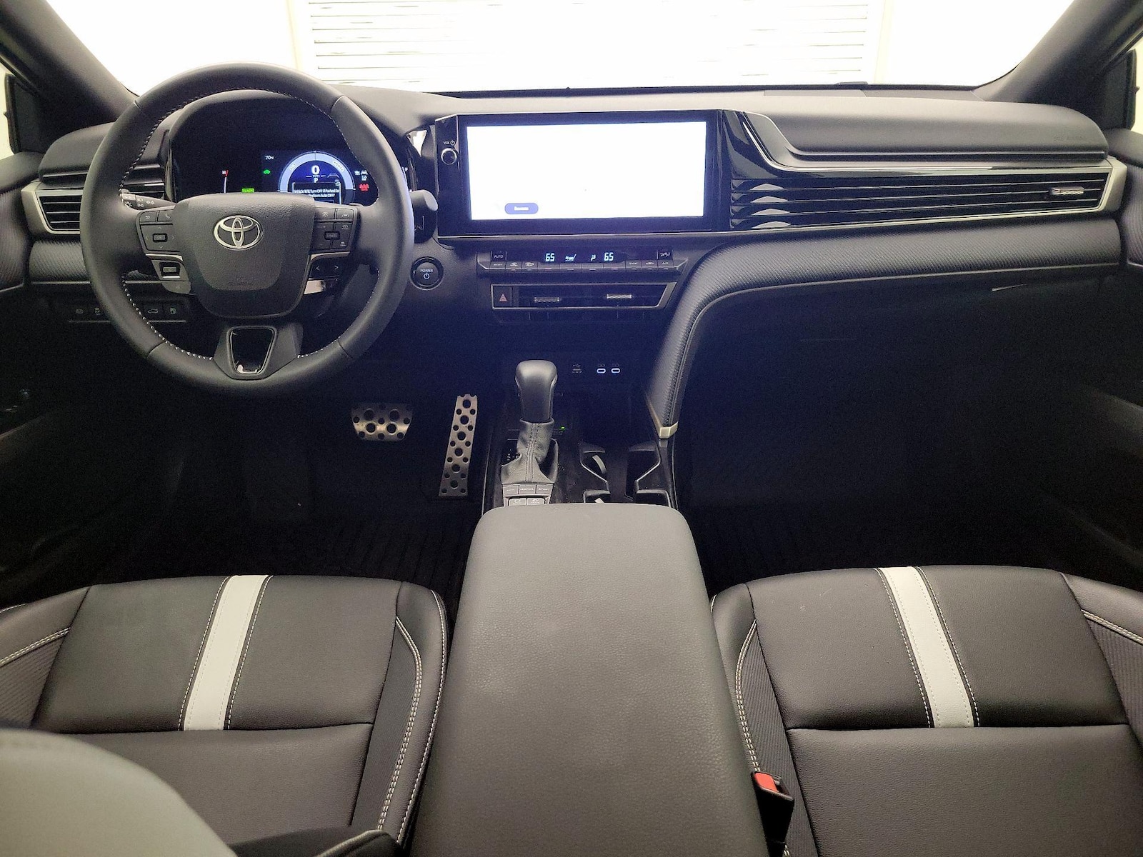 2025 Toyota Camry SE - Photo 10