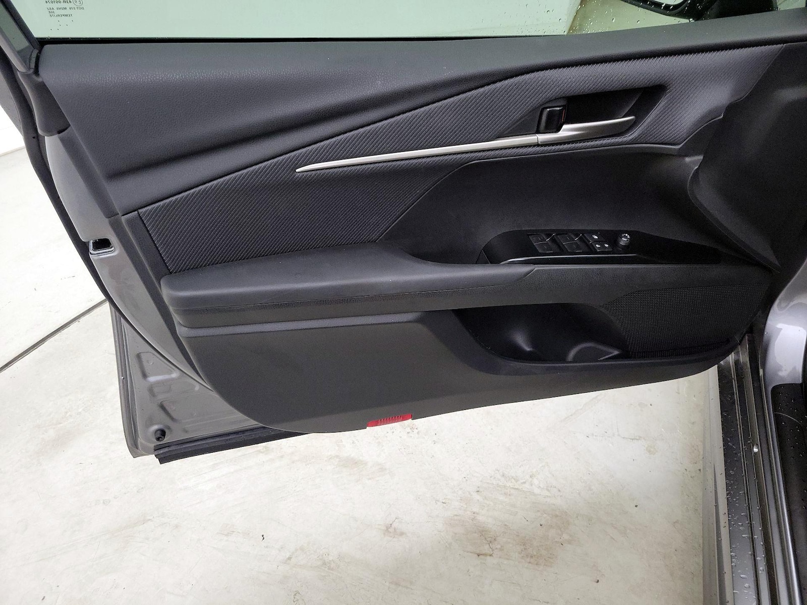 2025 Toyota Camry SE - Photo 13