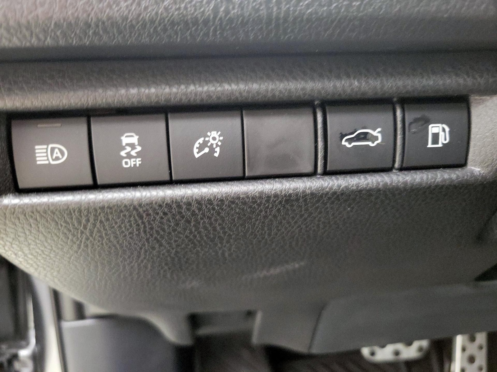 2025 Toyota Camry SE - Photo 14