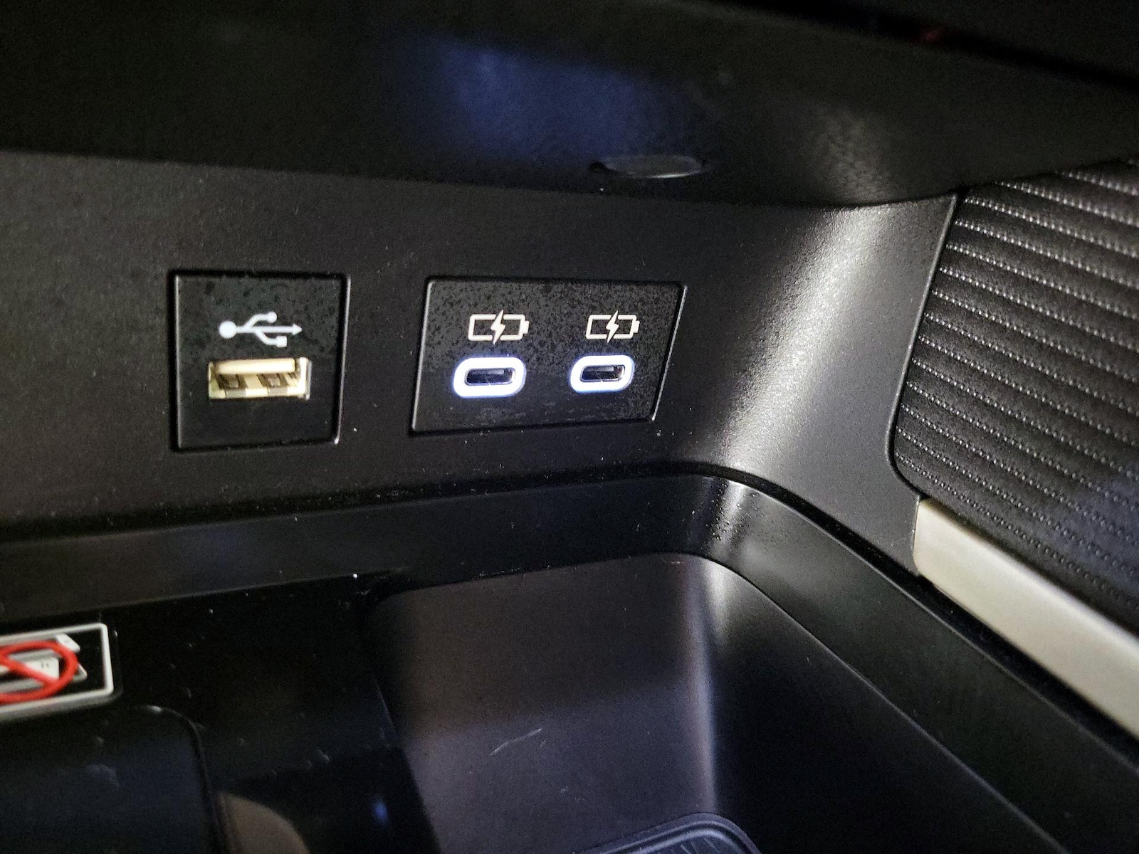 2025 Toyota Camry SE - Photo 19