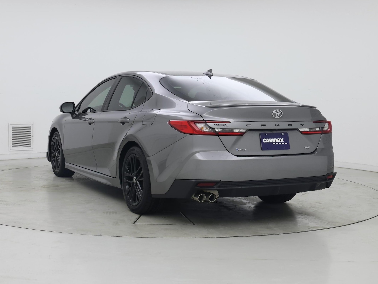 2025 Toyota Camry SE - Photo 3