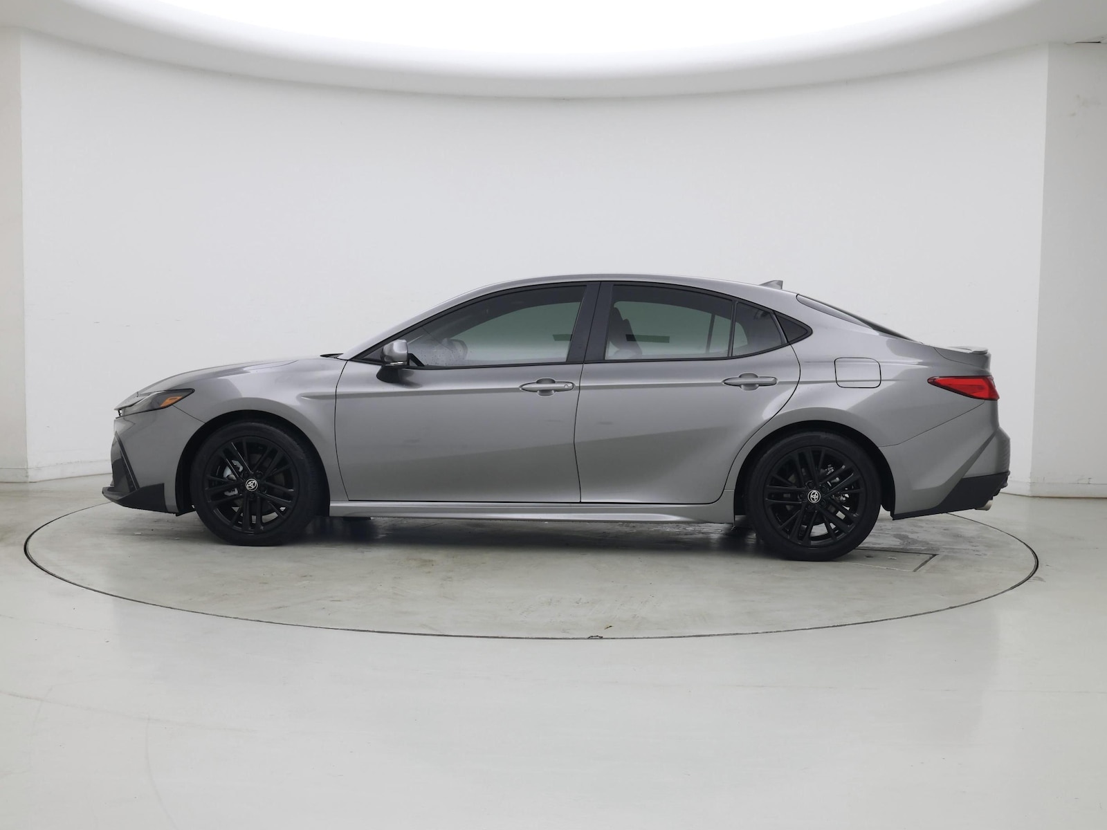 2025 Toyota Camry SE - Photo 4