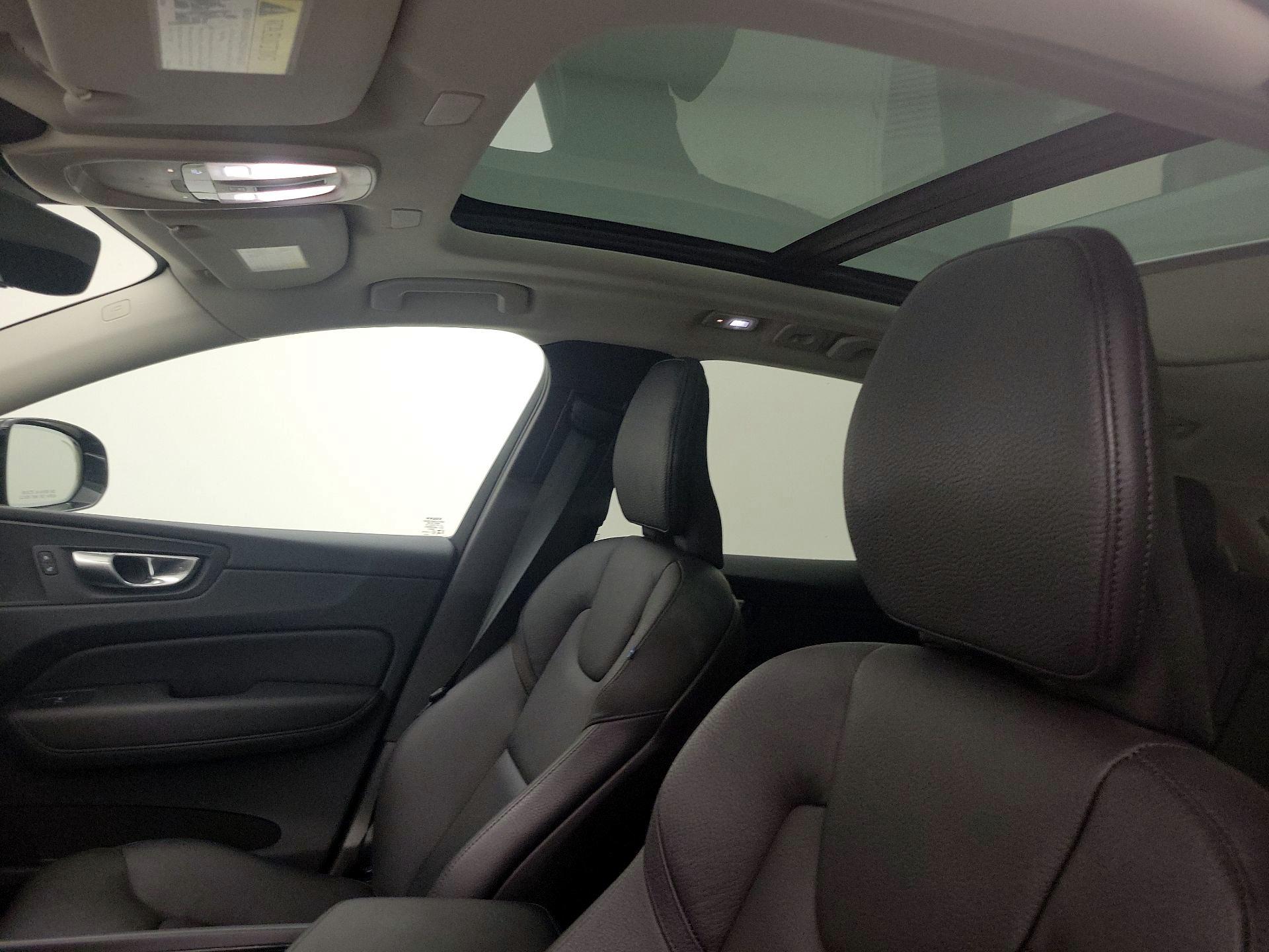 Thumbnail: 2023 Volvo XC60 - 20