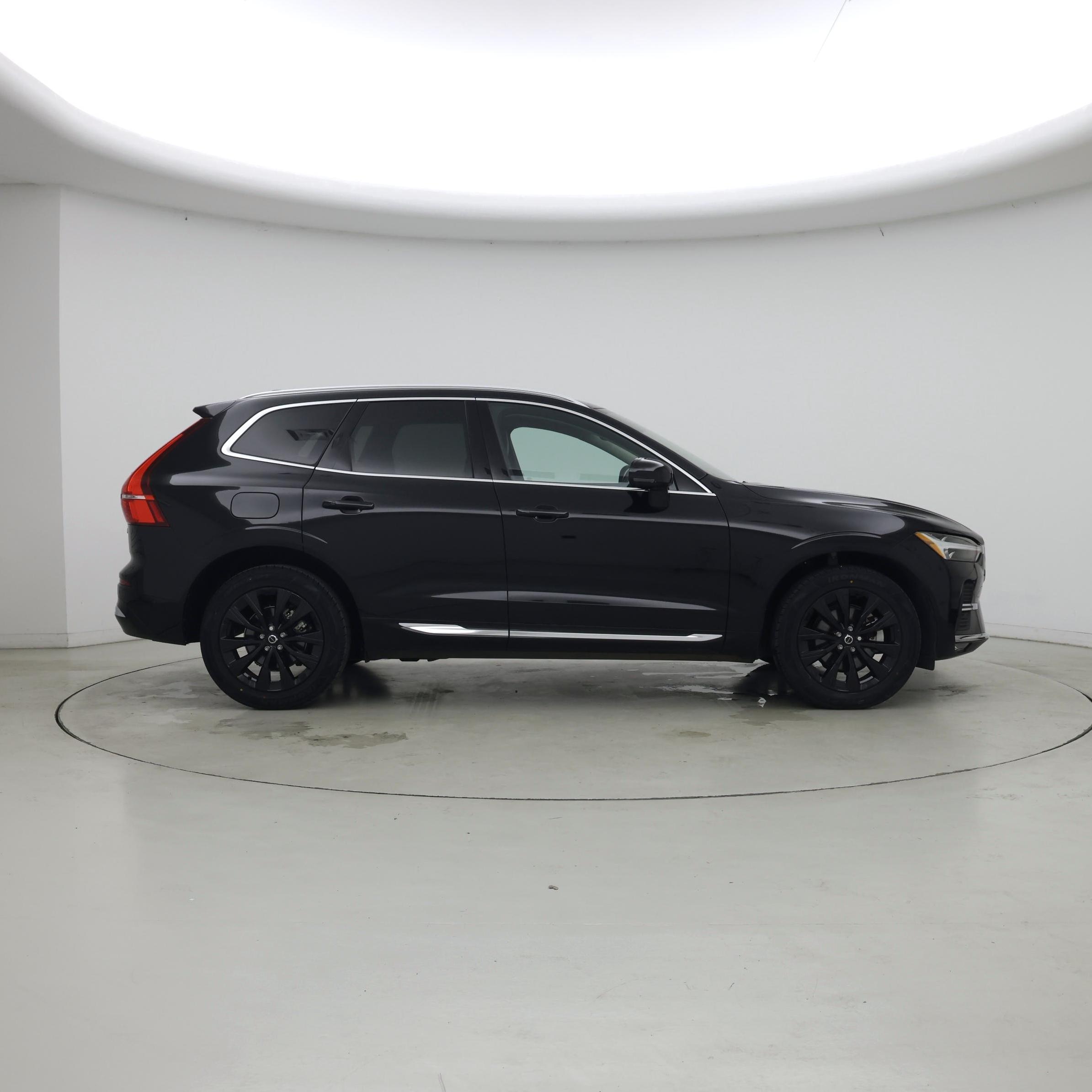 Thumbnail: 2023 Volvo XC60 - 7