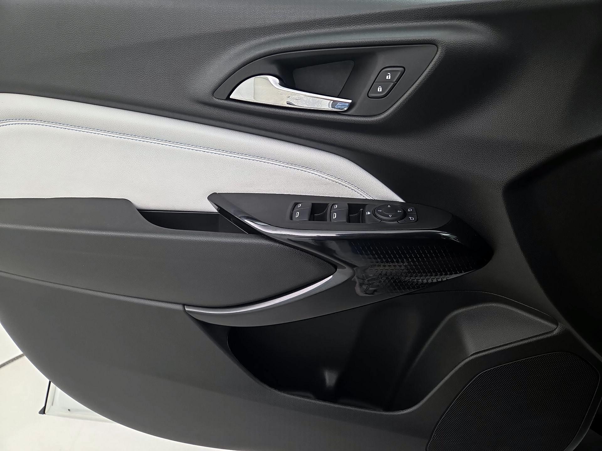 Thumbnail: 2025 Chevrolet Trax - 12