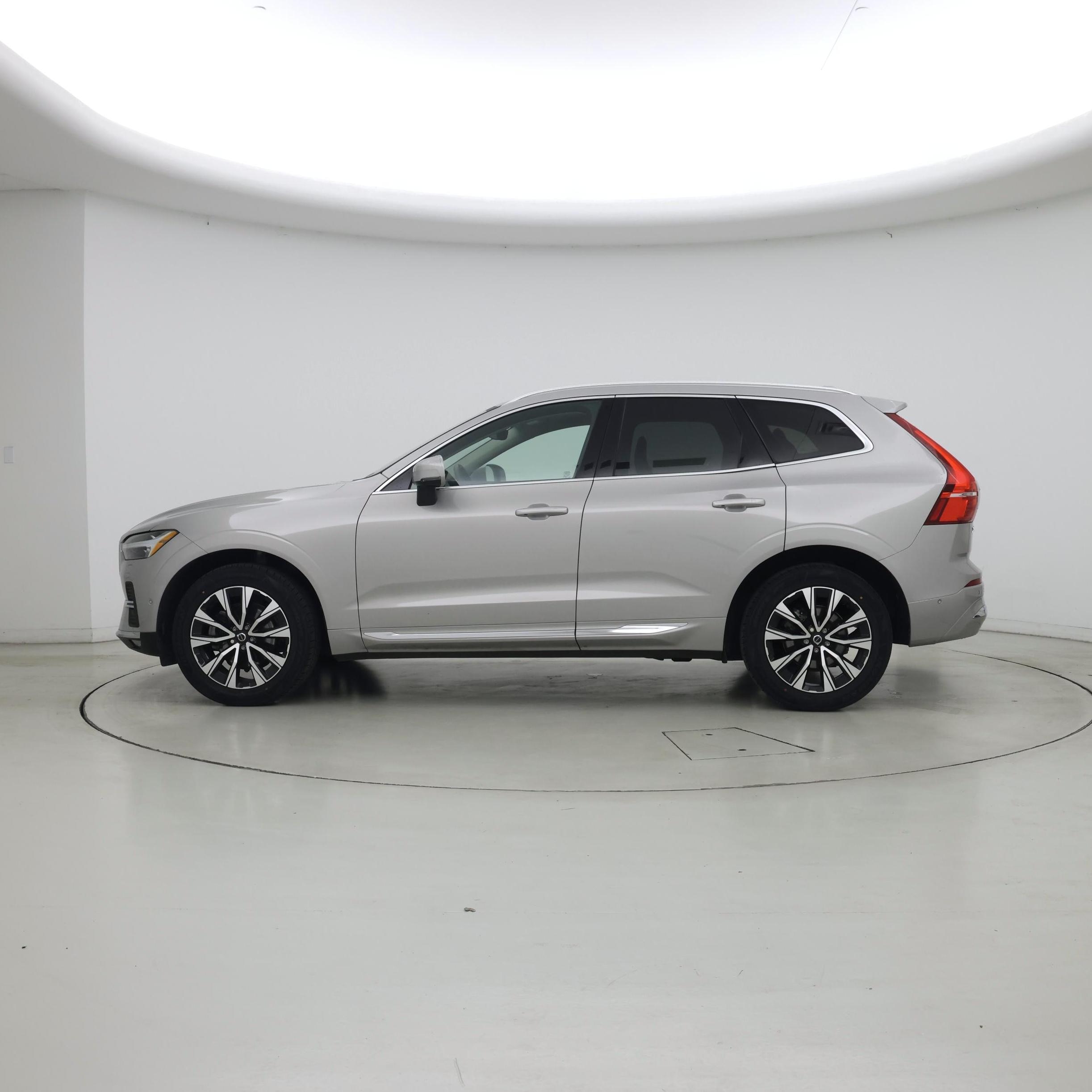 Thumbnail: 2023 Volvo XC60 - 3