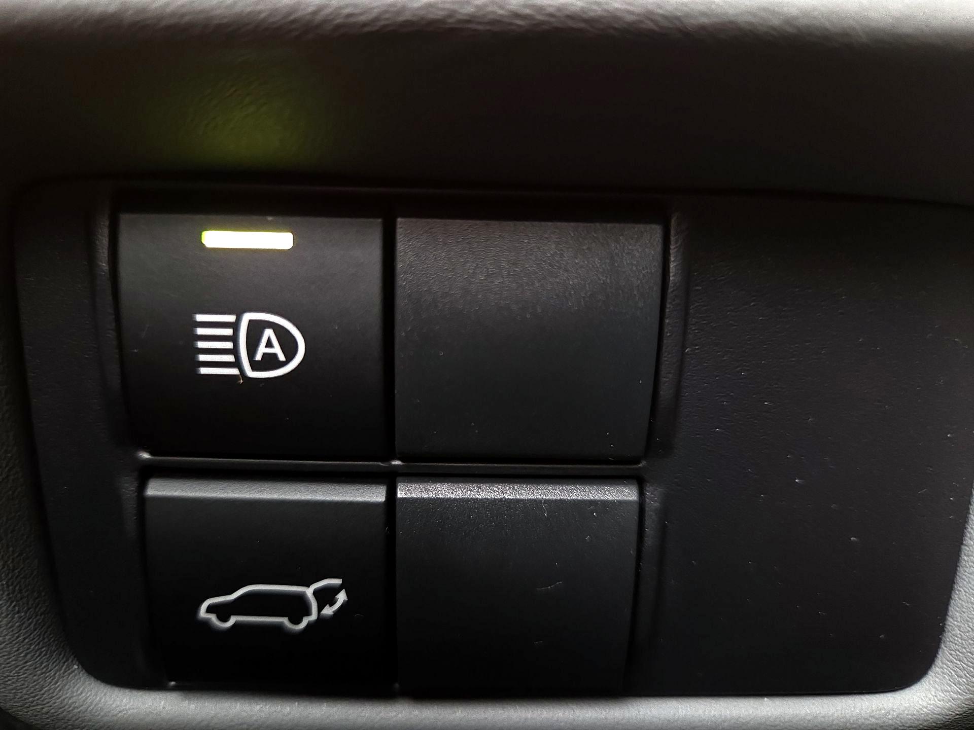 Thumbnail: 2023 Toyota Highlander - 13