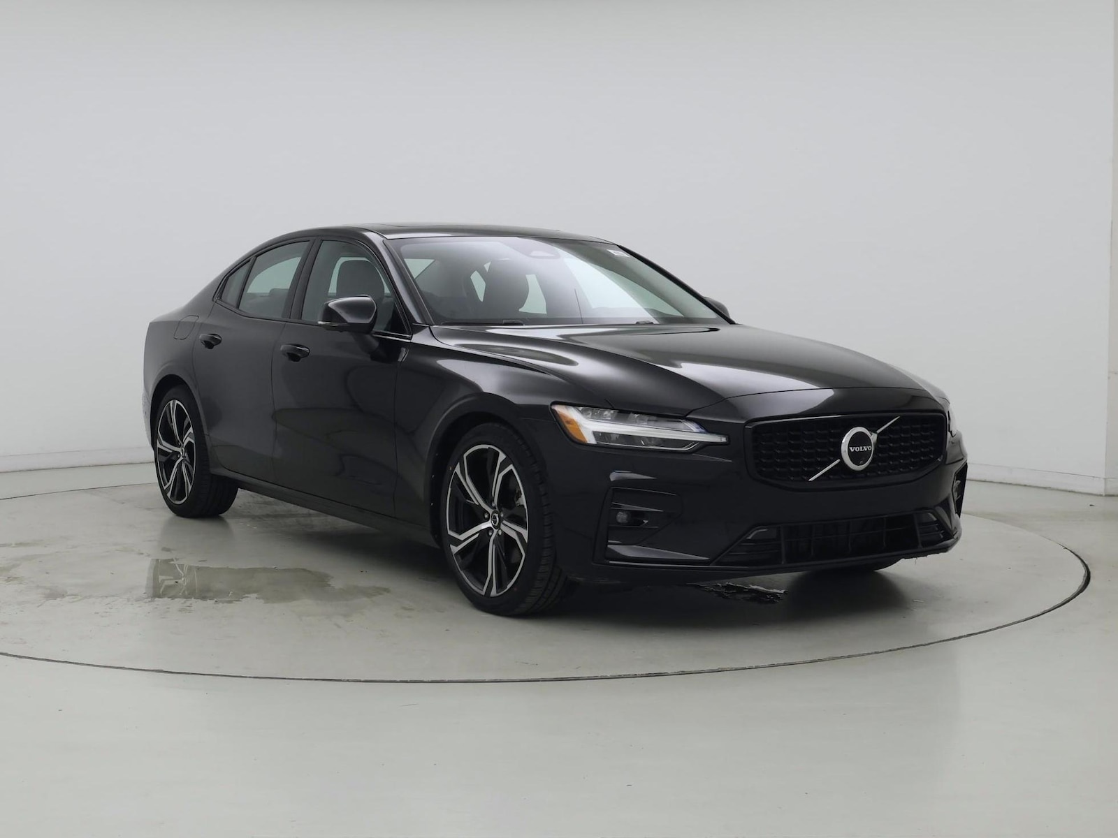 2025 Volvo S60 Plus - Photo 2