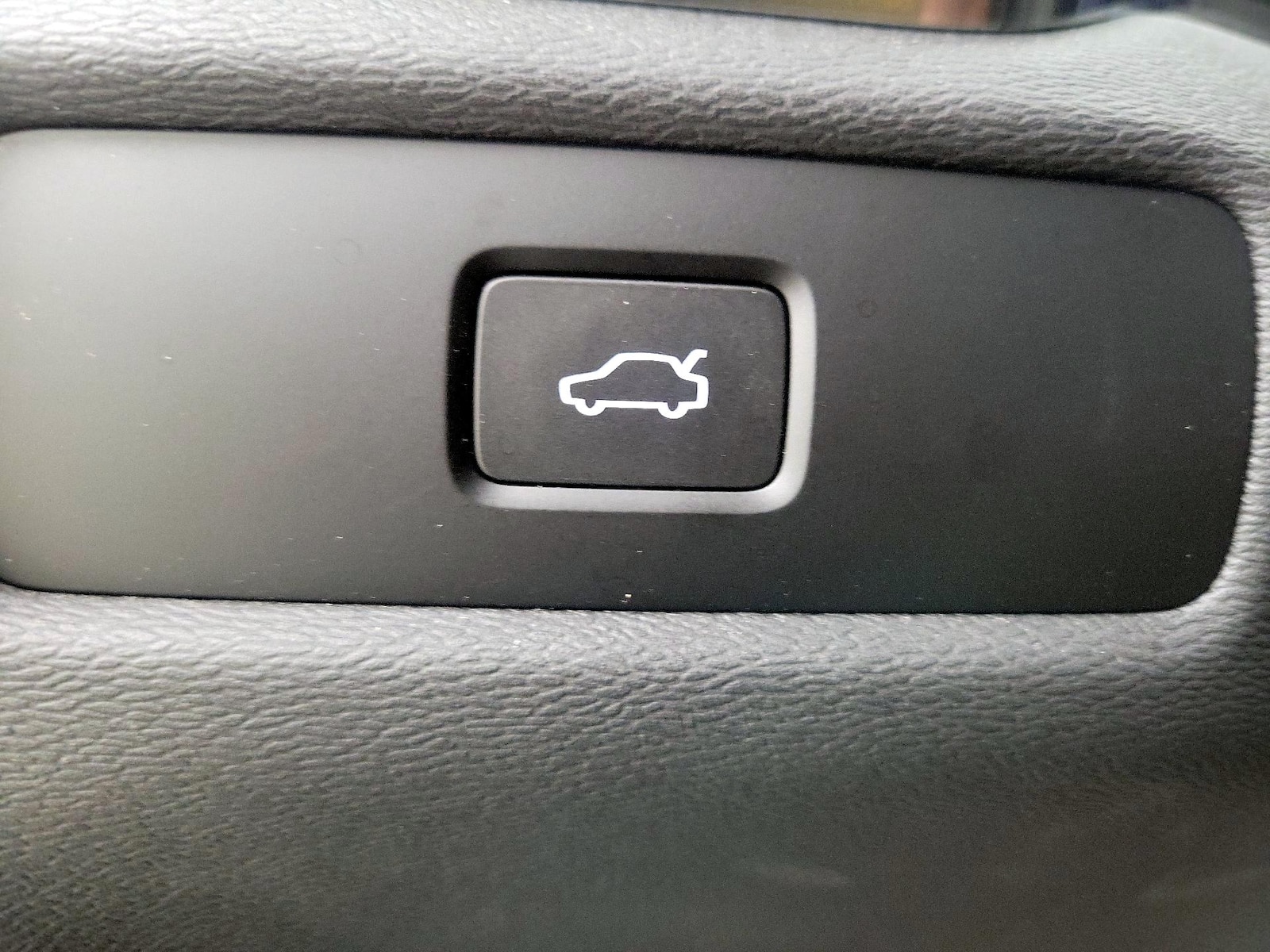 2025 Volvo S60 Plus - Photo 14