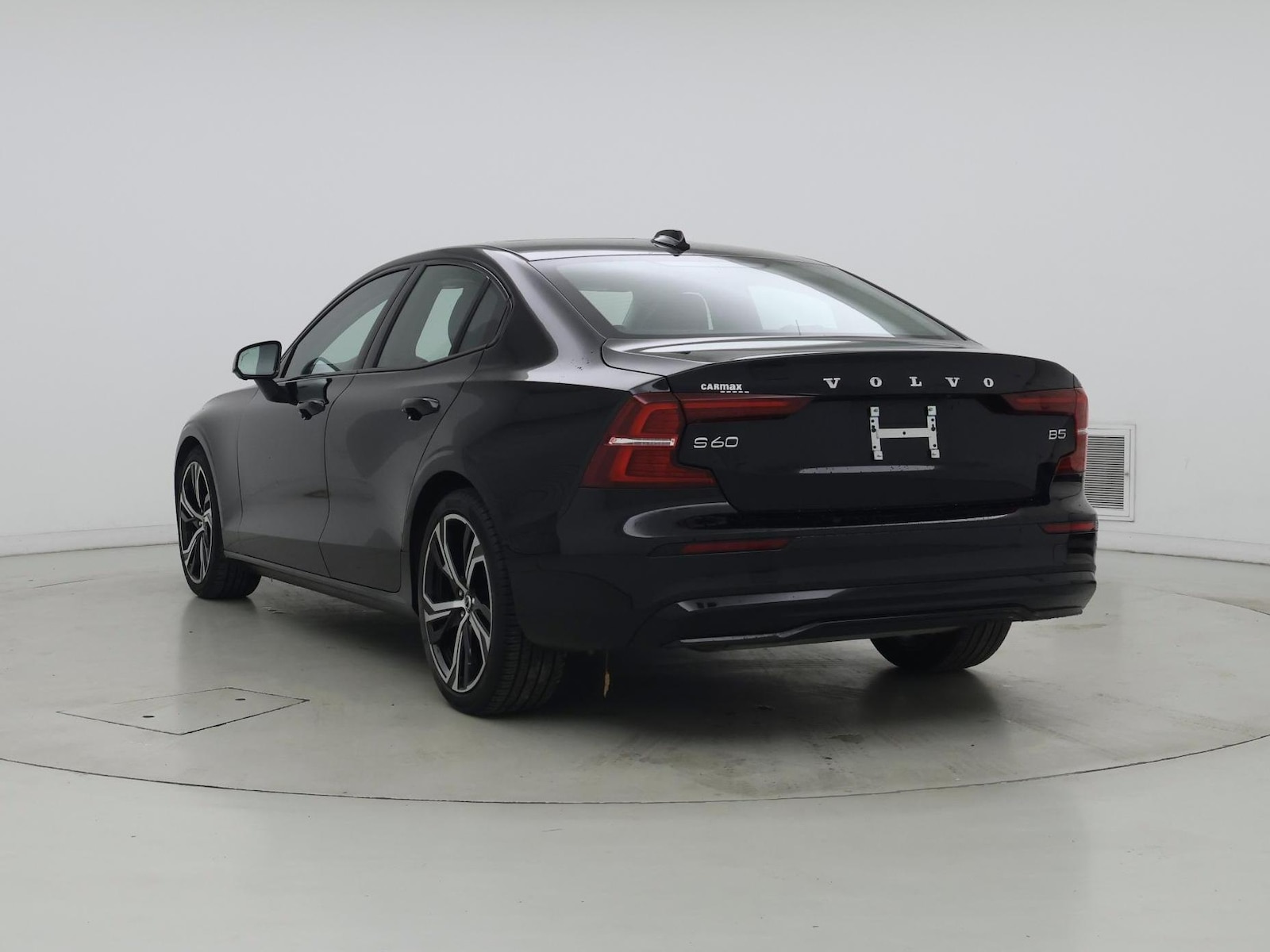 2025 Volvo S60 Plus - Photo 3