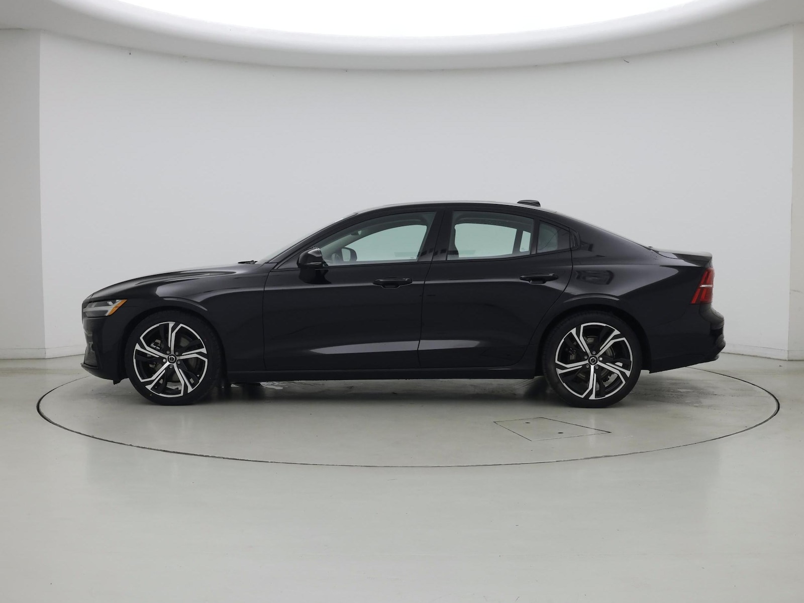 2025 Volvo S60 Plus - Photo 4