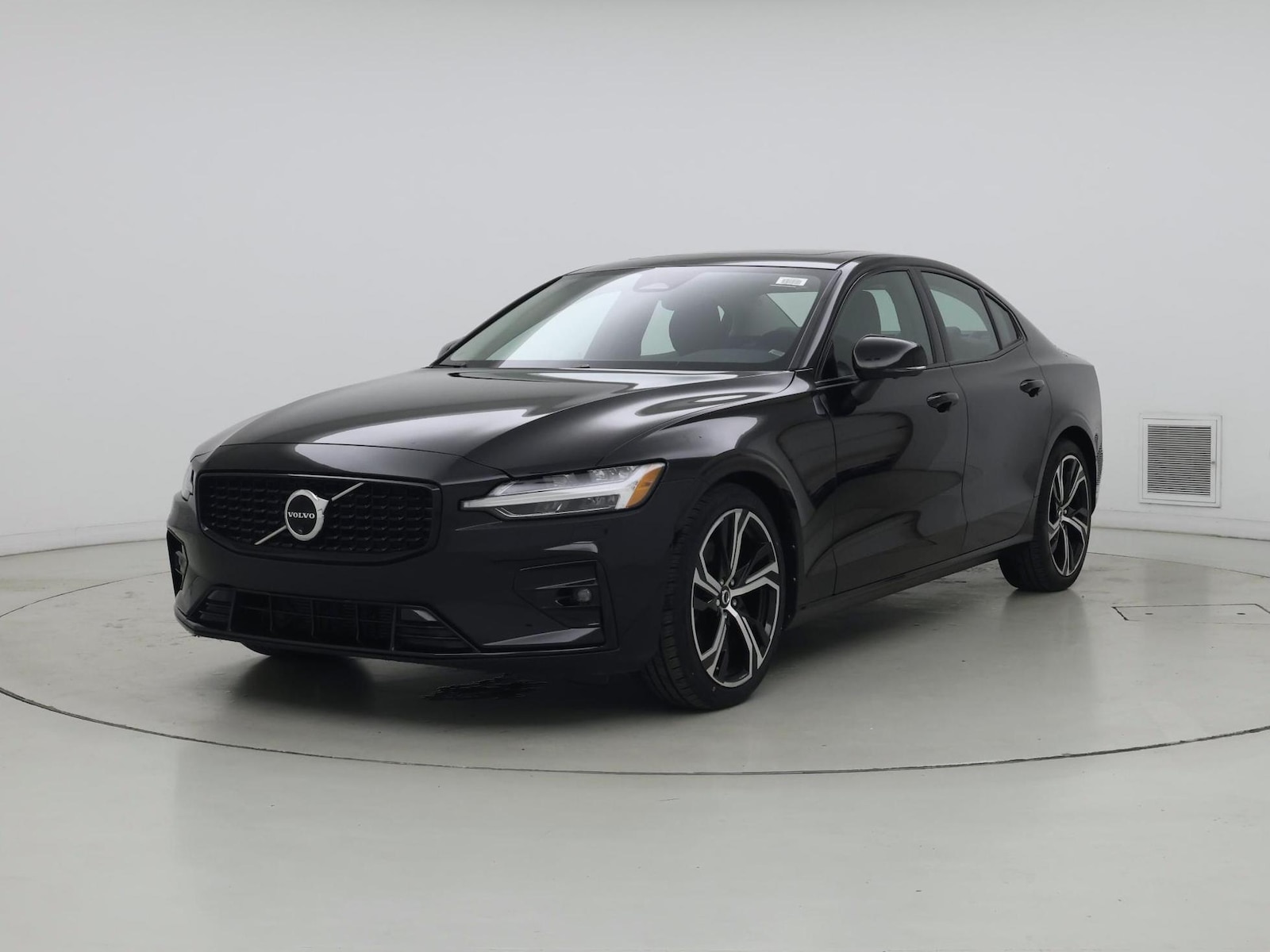 2025 Volvo S60 Plus - Photo 5