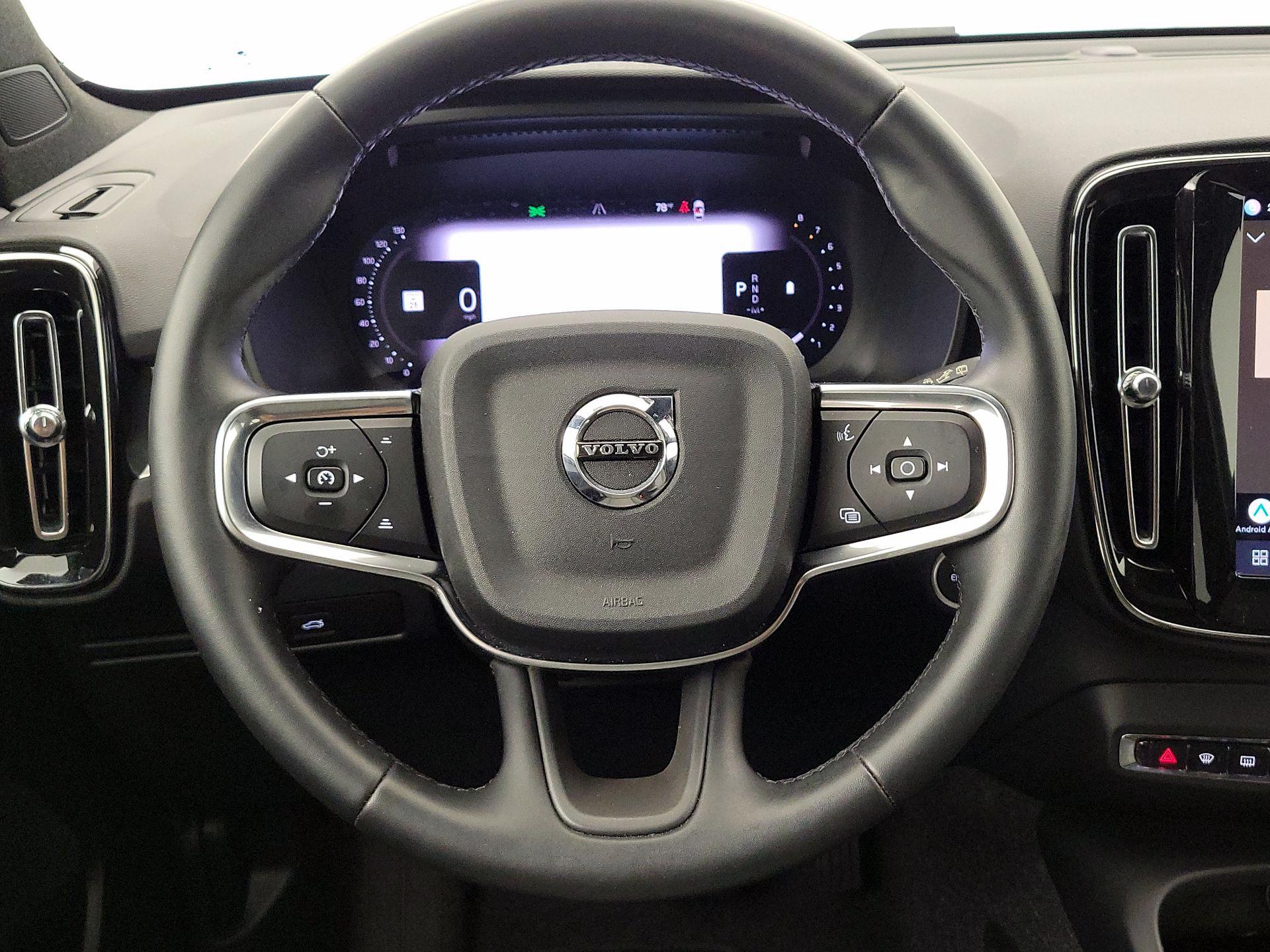 Thumbnail: 2025 Volvo XC40 - 10