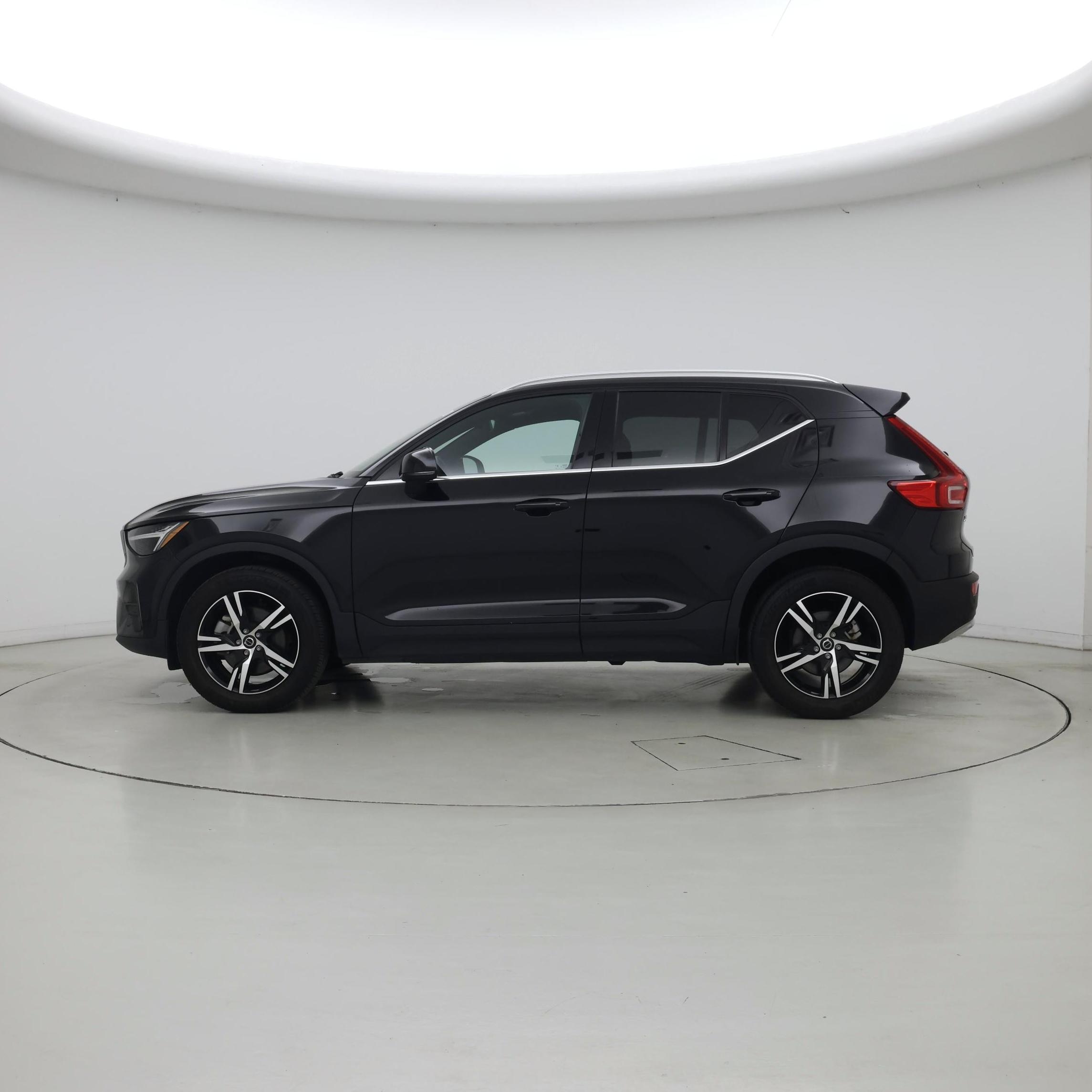 Thumbnail: 2025 Volvo XC40 - 3