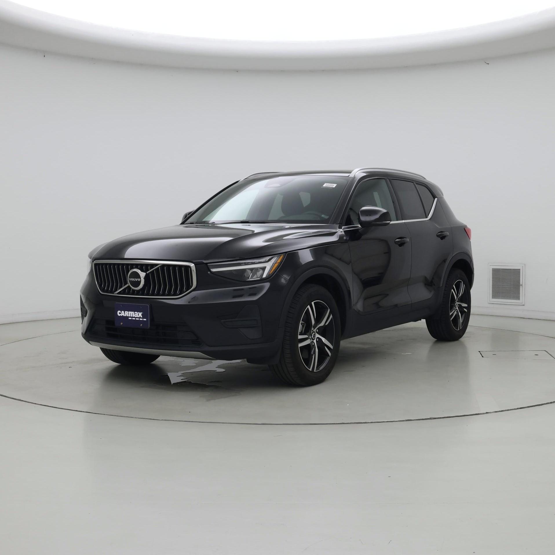 Thumbnail: 2025 Volvo XC40 - 4