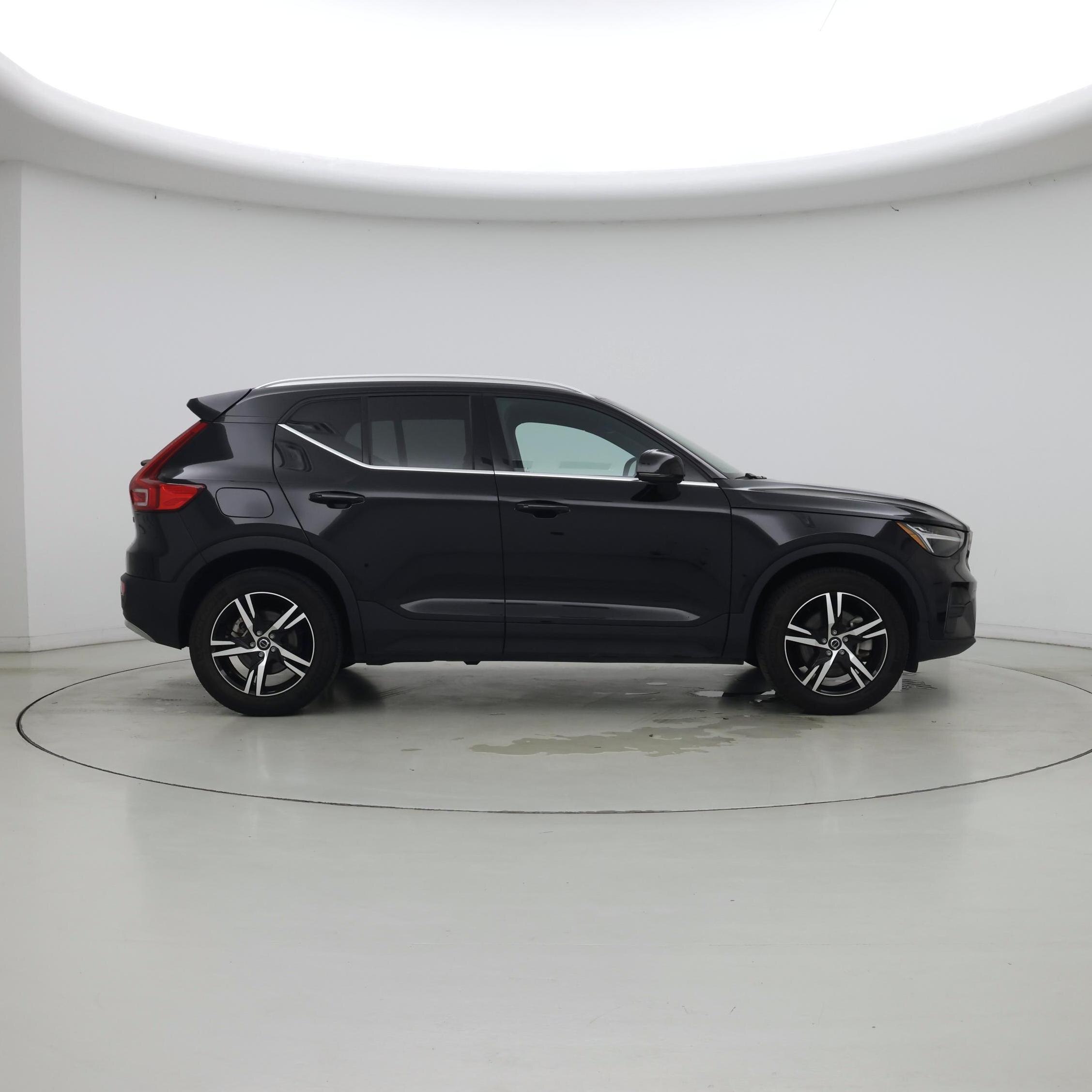 Thumbnail: 2025 Volvo XC40 - 7
