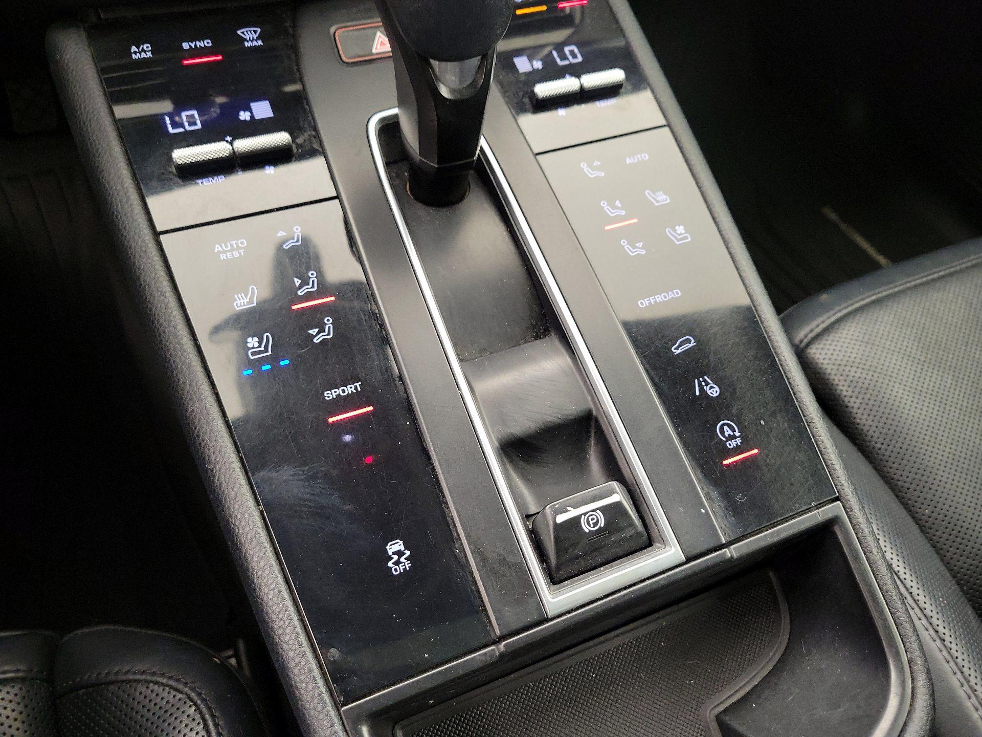 Thumbnail: 2022 Porsche Macan - 17