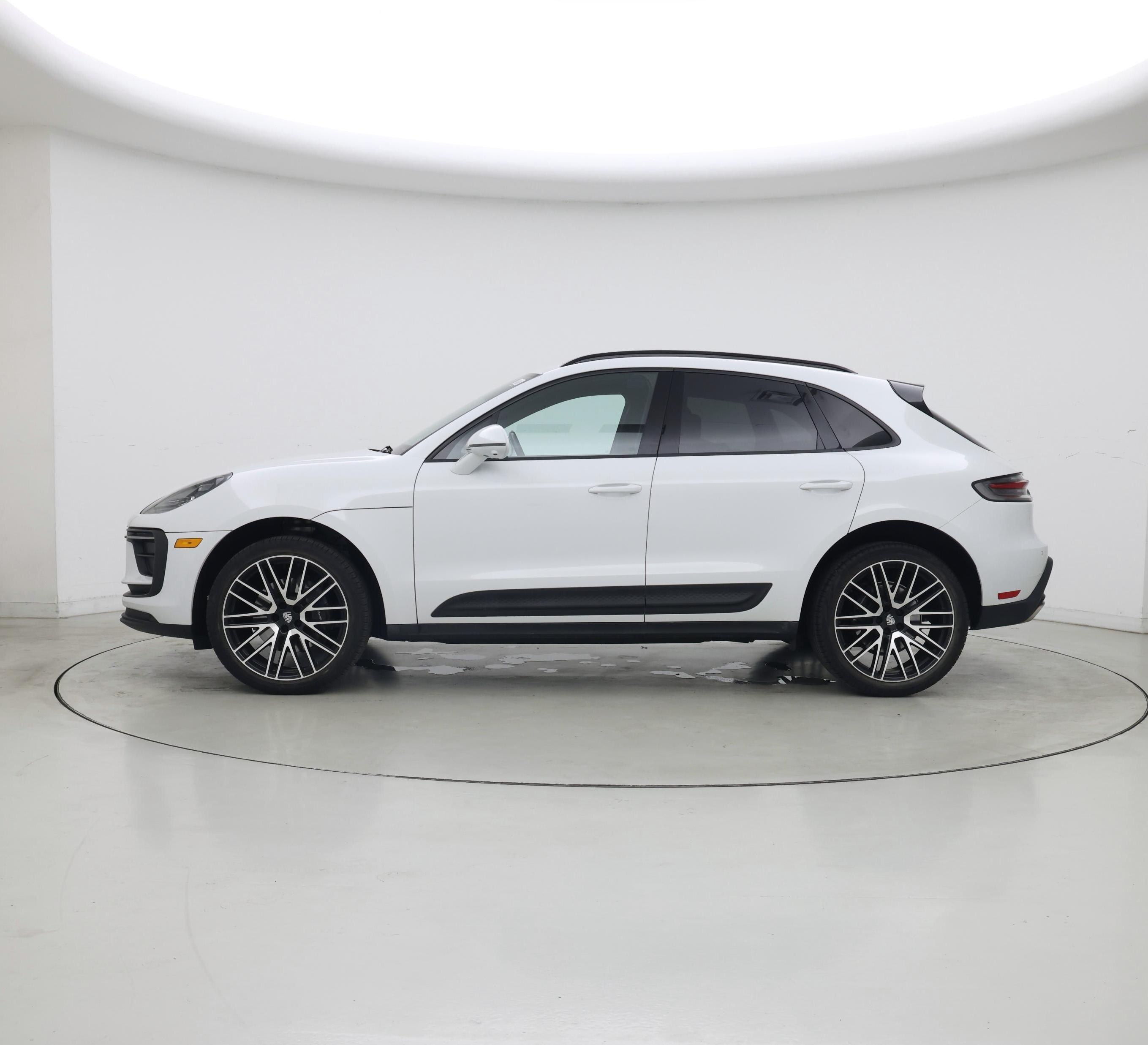 Thumbnail: 2022 Porsche Macan - 3