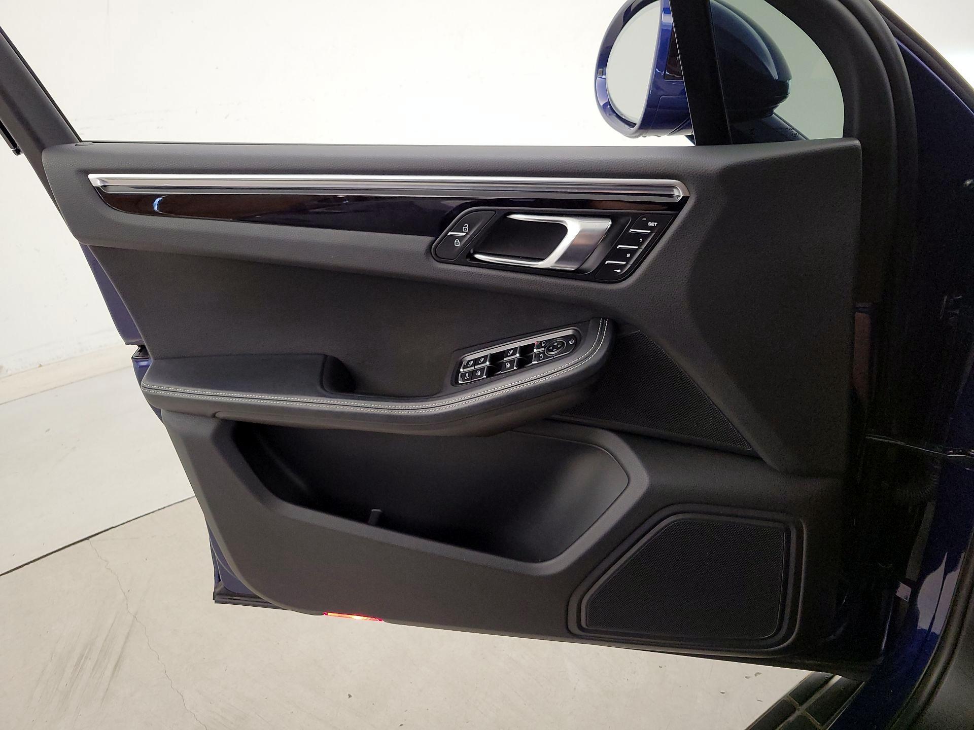 Thumbnail: 2023 Porsche Macan - 12