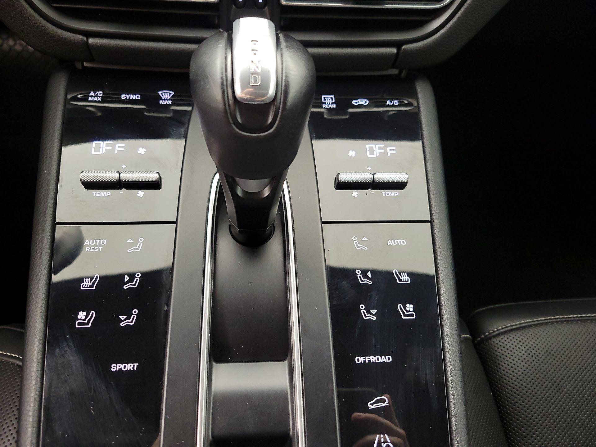 Thumbnail: 2023 Porsche Macan - 16
