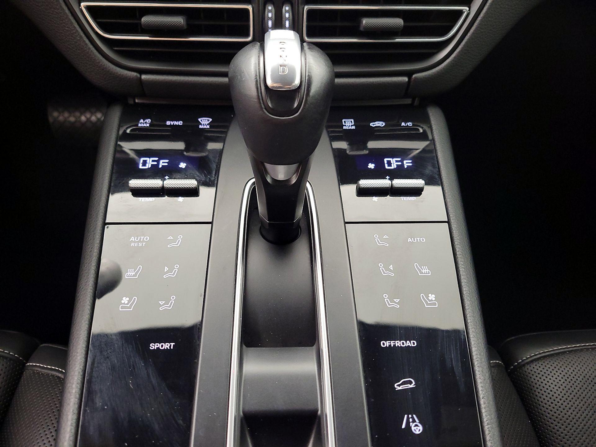 Thumbnail: 2023 Porsche Macan - 17