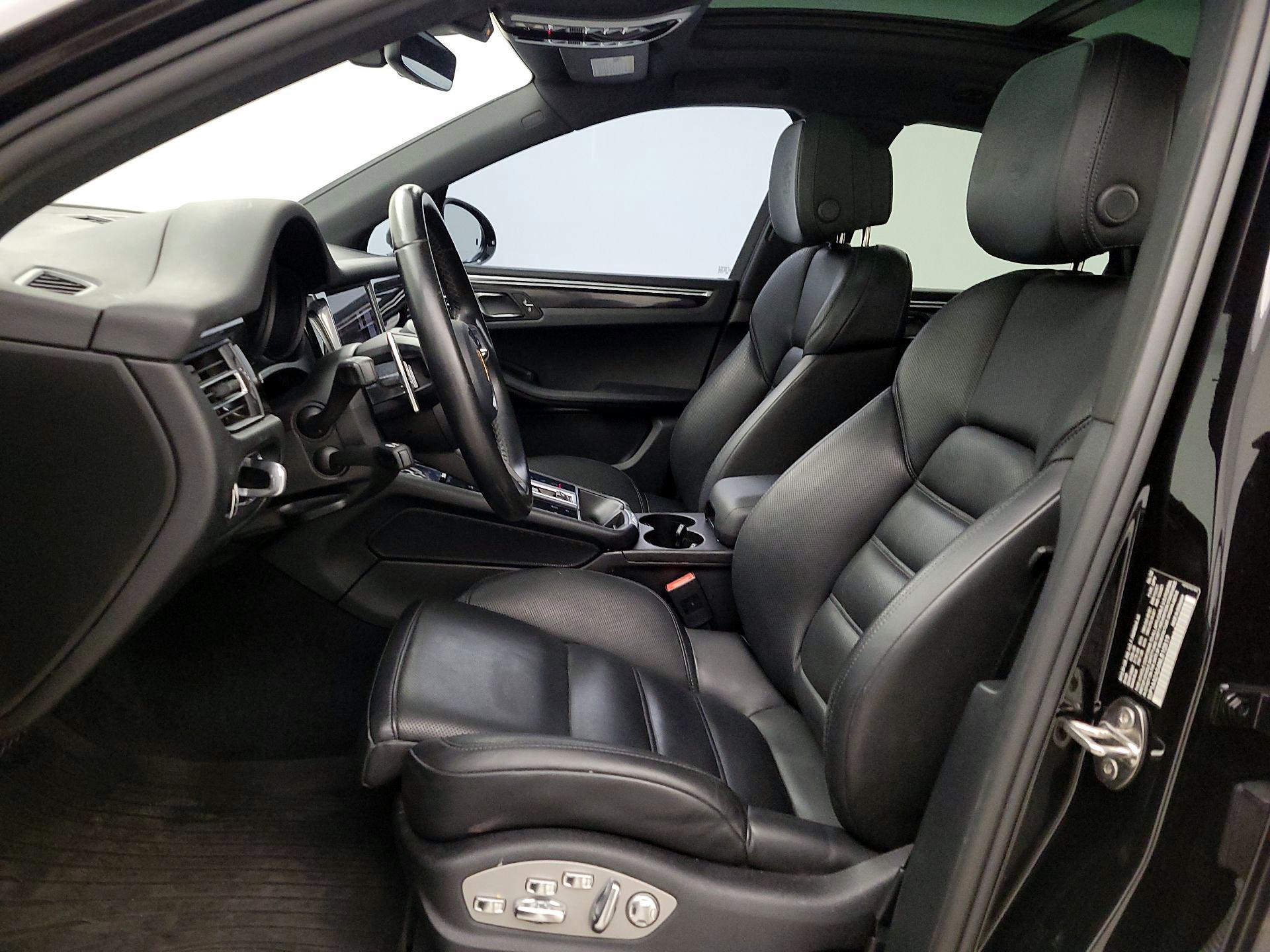 Thumbnail: 2022 Porsche Macan - 11