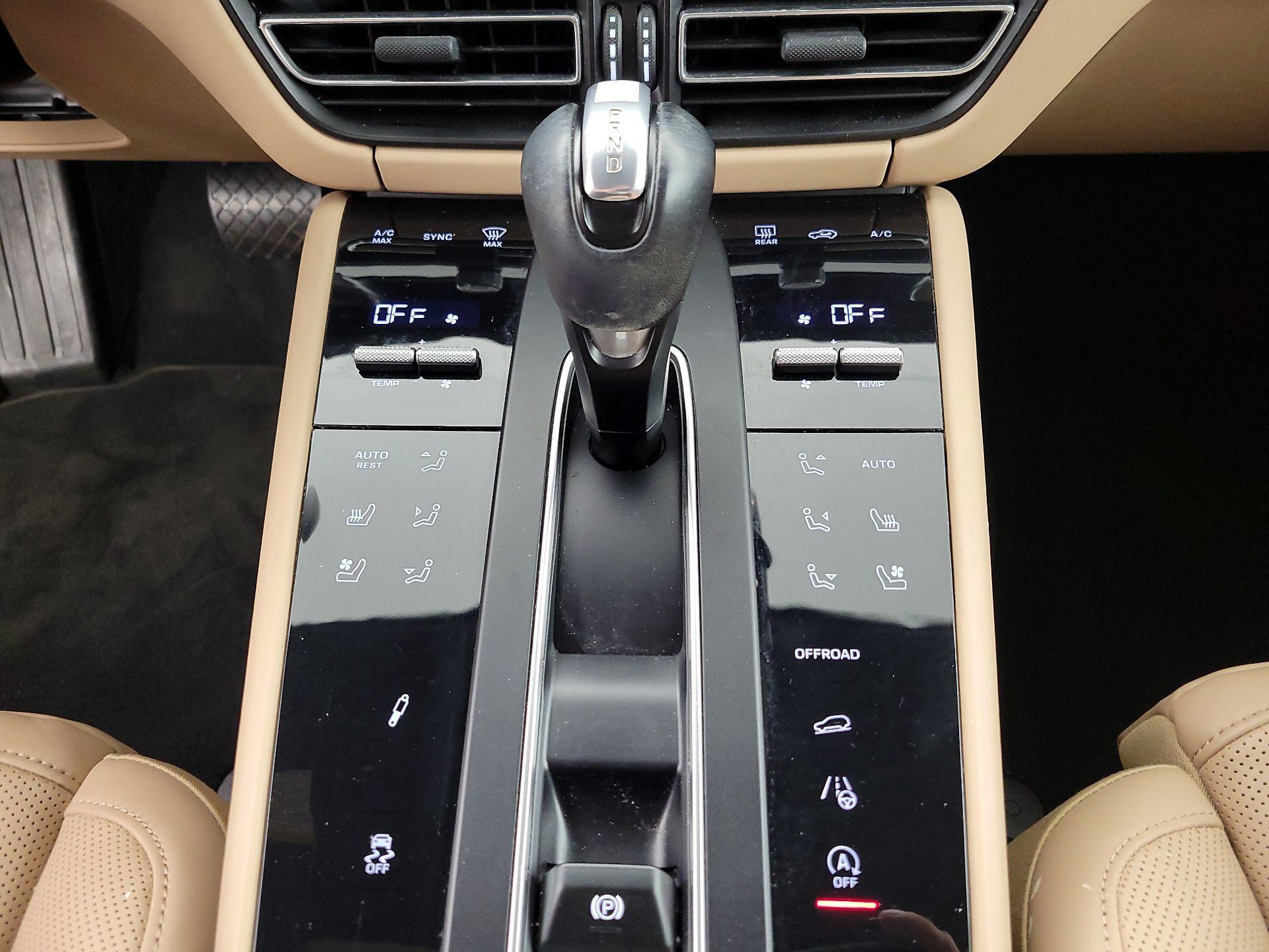 Thumbnail: 2023 Porsche Macan - 18