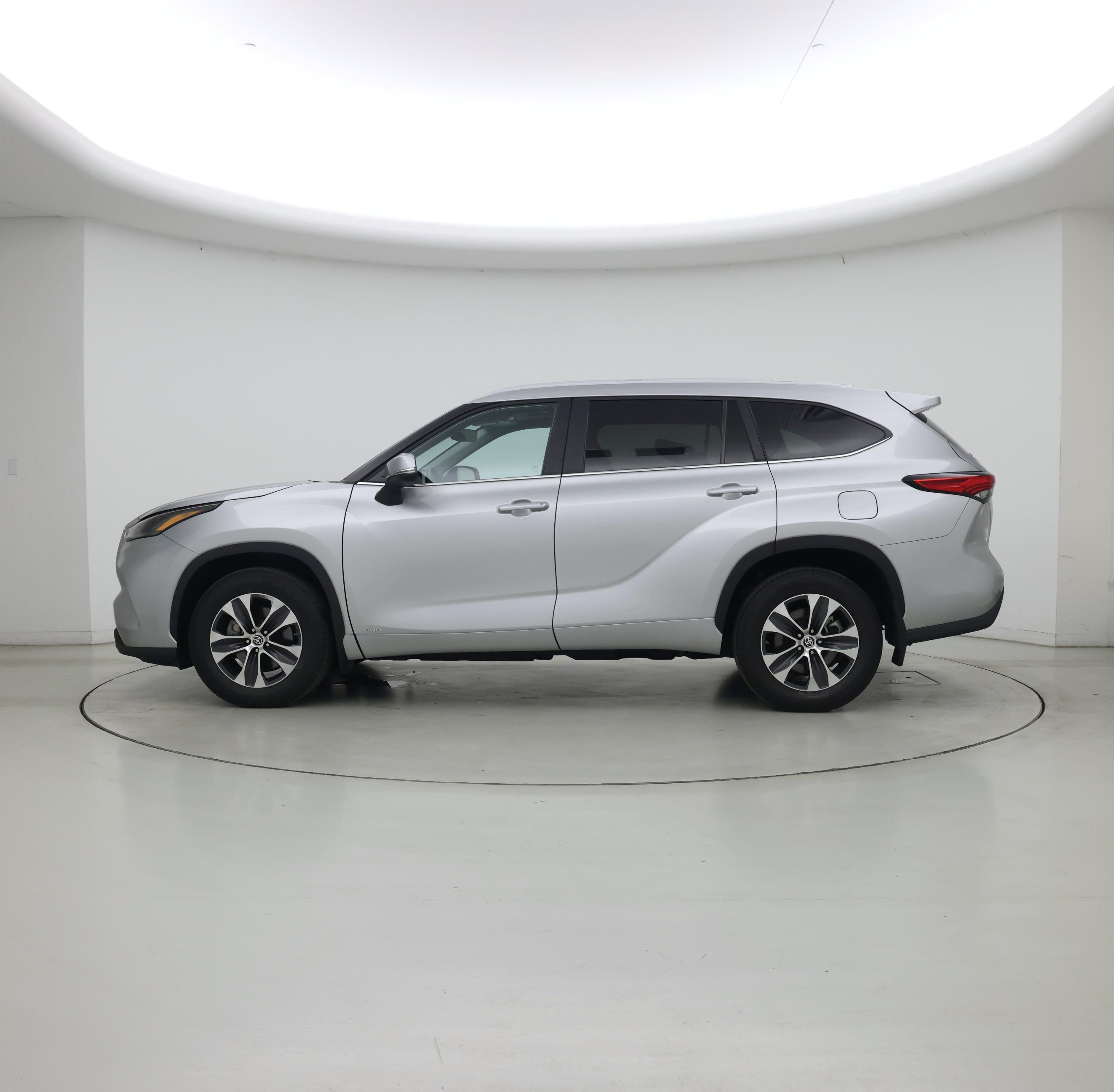 Thumbnail: 2023 Toyota Highlander - 3