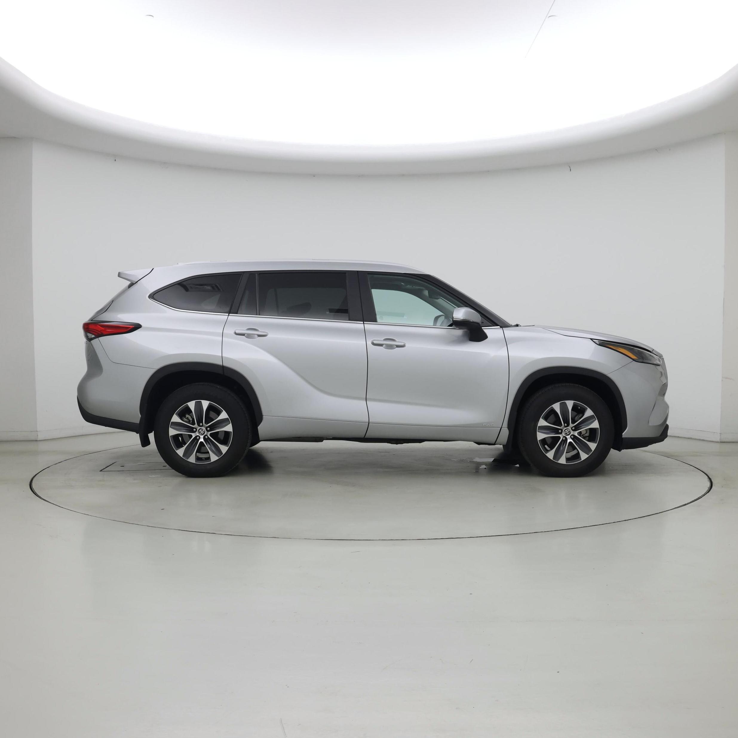 Thumbnail: 2023 Toyota Highlander - 7
