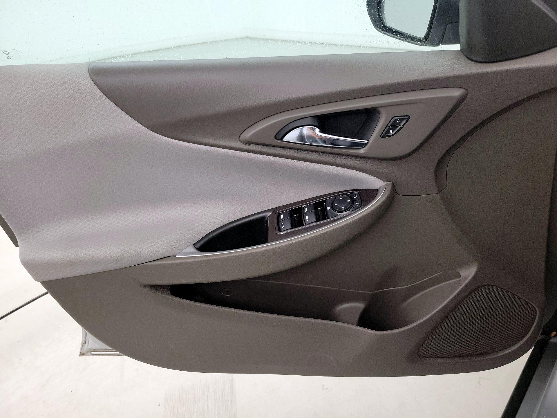 Thumbnail: 2022 Chevrolet Malibu - 12