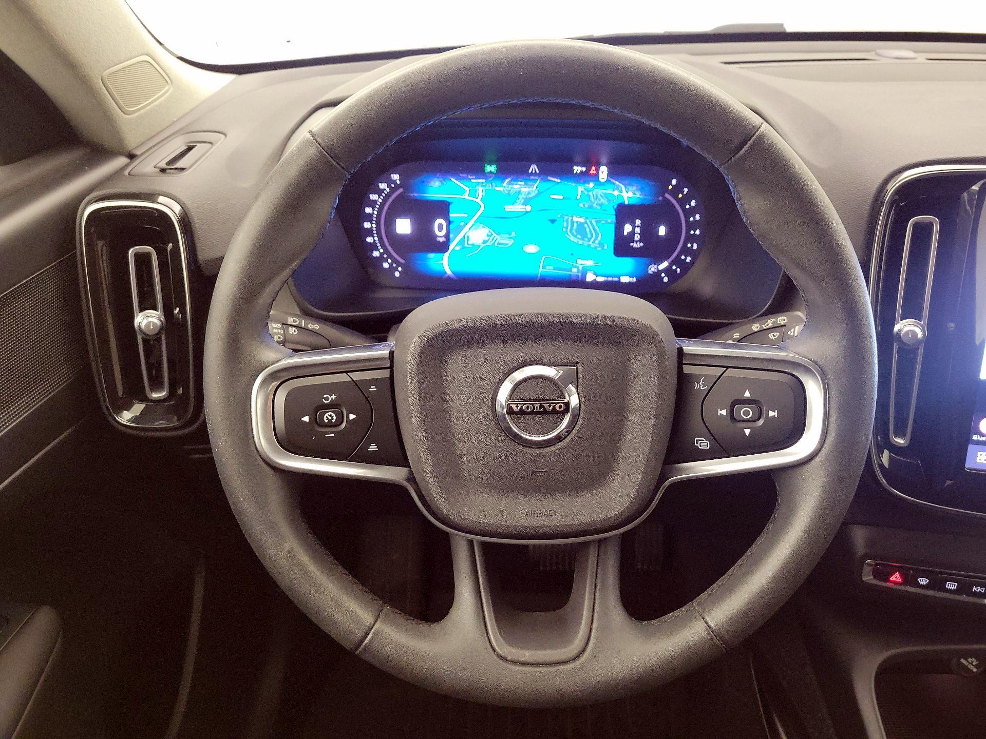Thumbnail: 2023 Volvo XC40 - 10