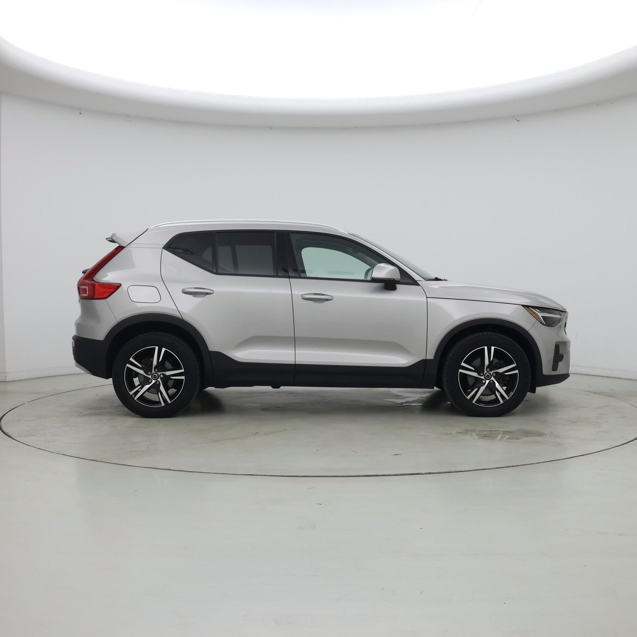 Thumbnail: 2023 Volvo XC40 - 7