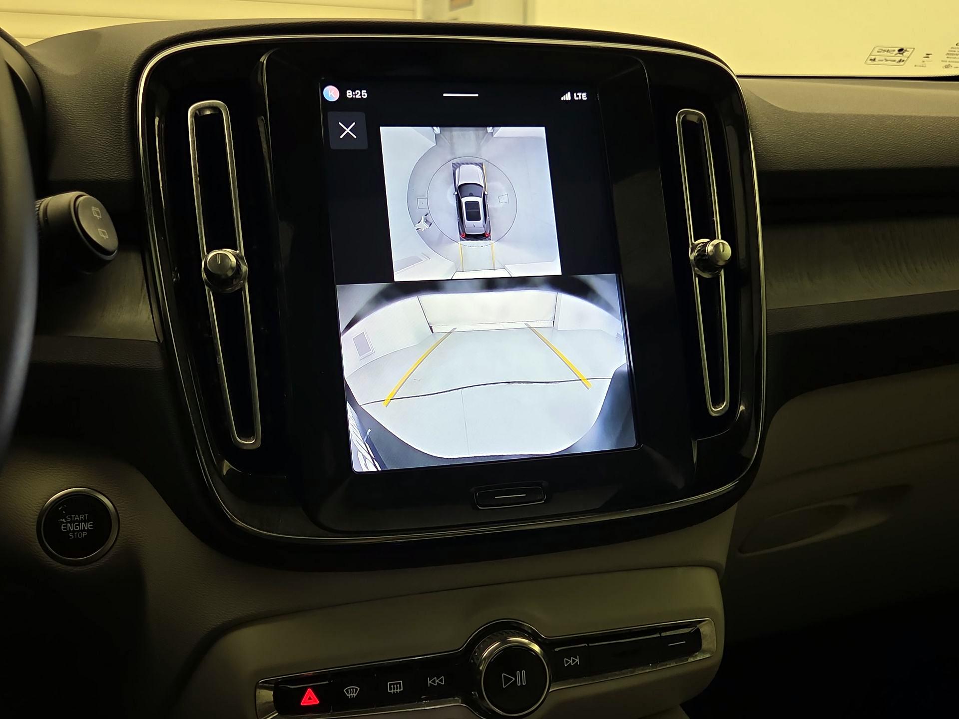 Thumbnail: 2024 Volvo XC40 - 14