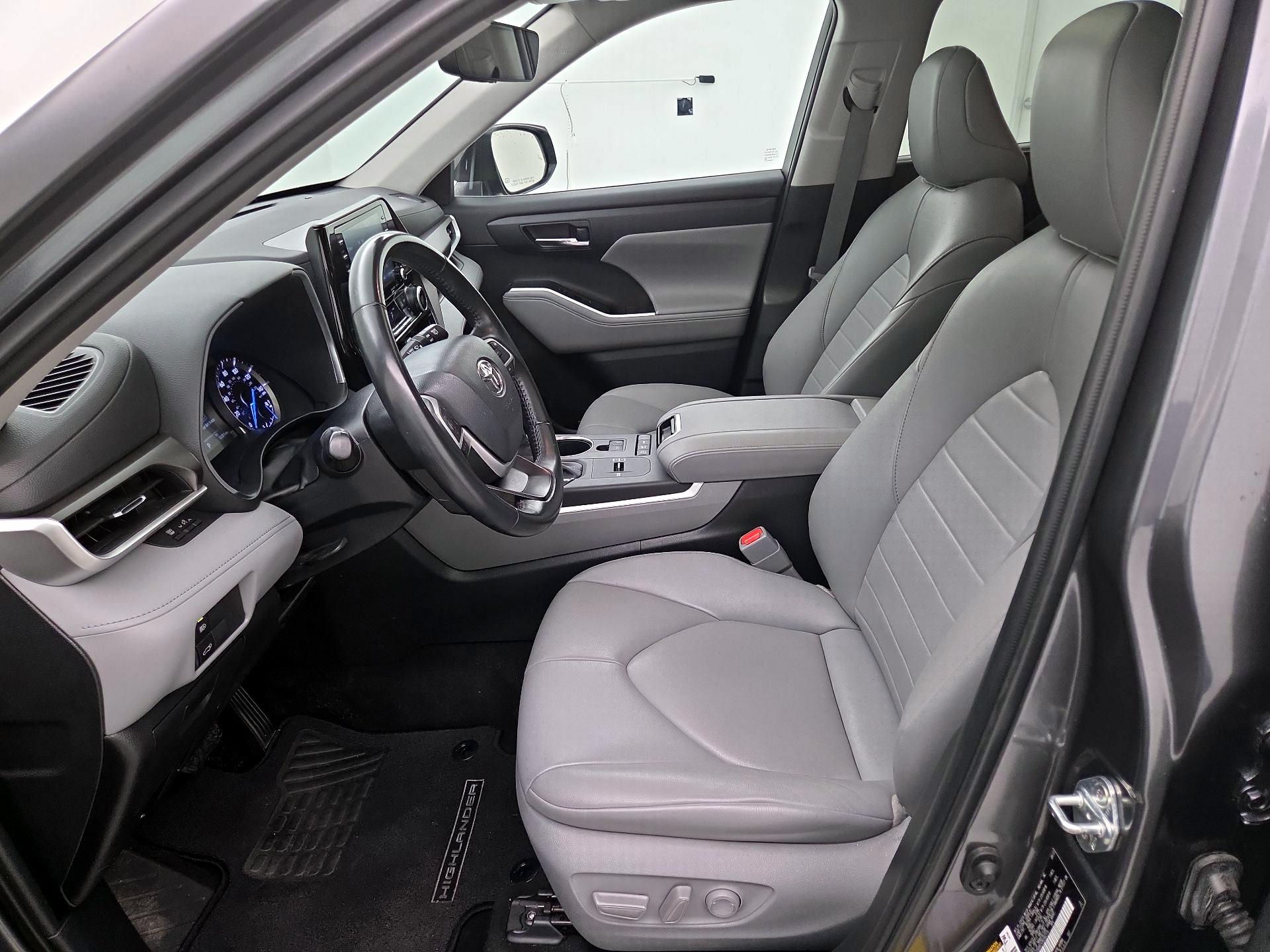 Thumbnail: 2022 Toyota Highlander - 11