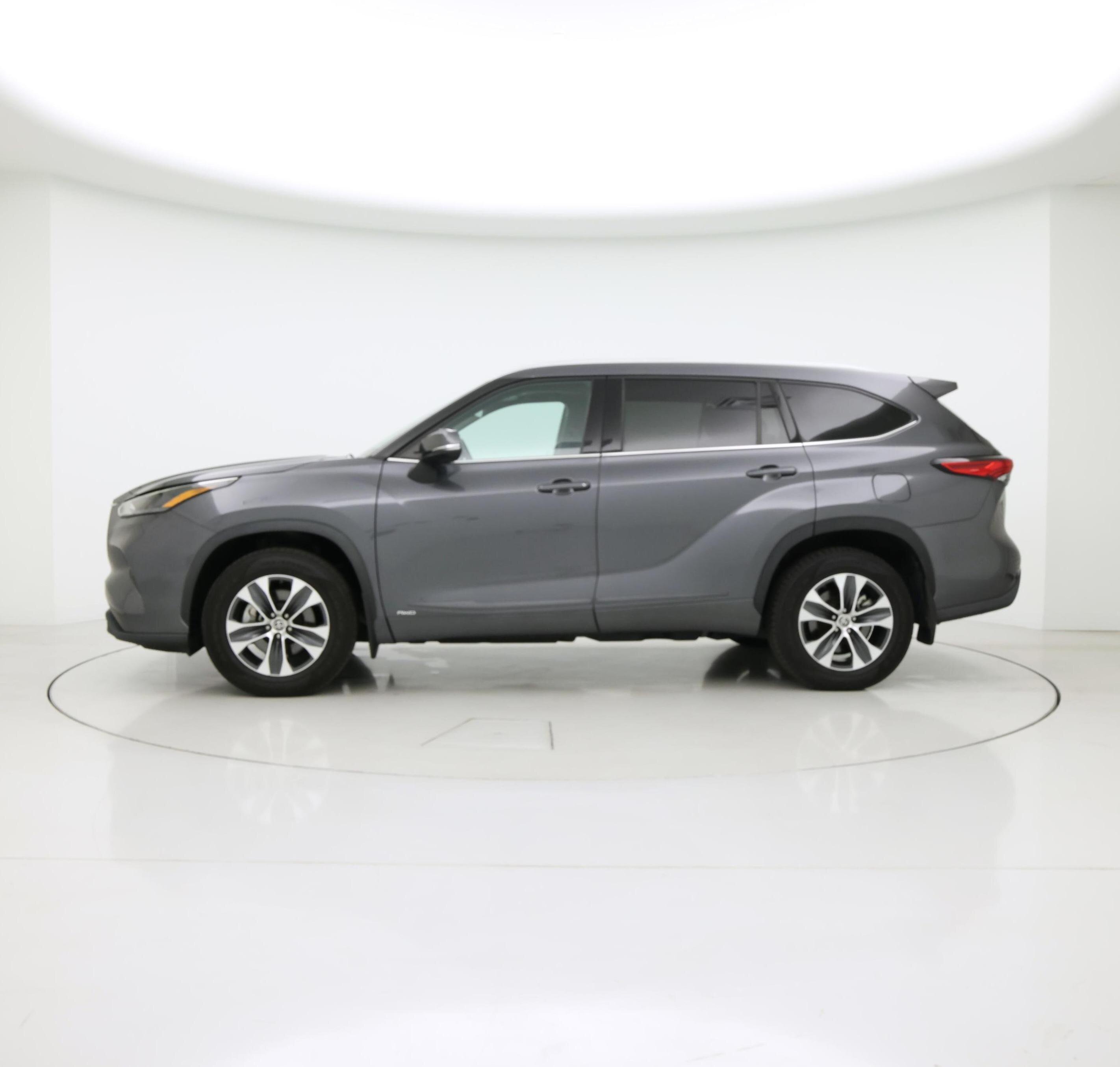Thumbnail: 2022 Toyota Highlander - 3