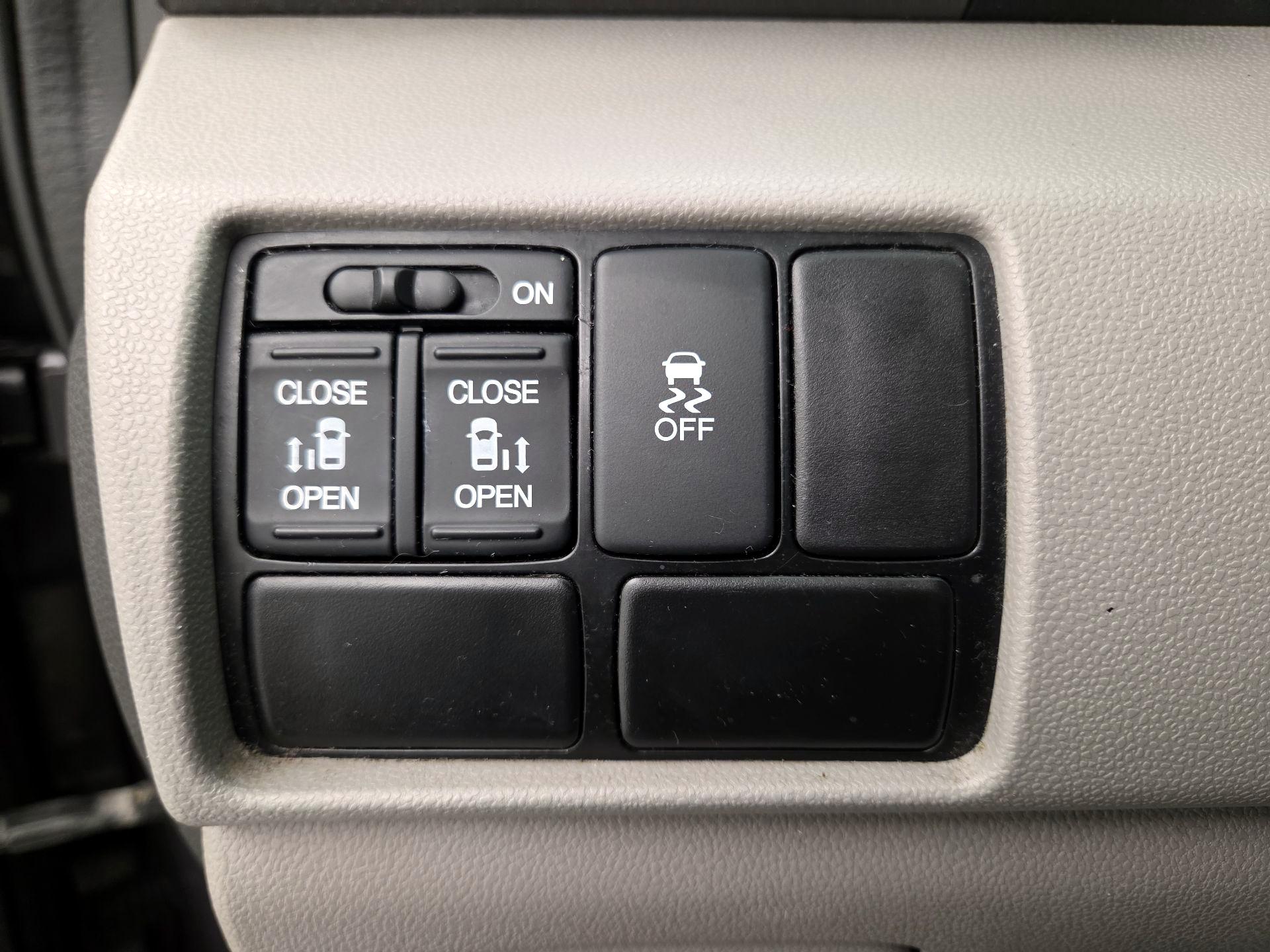 Thumbnail: 2015 Honda Odyssey - 13