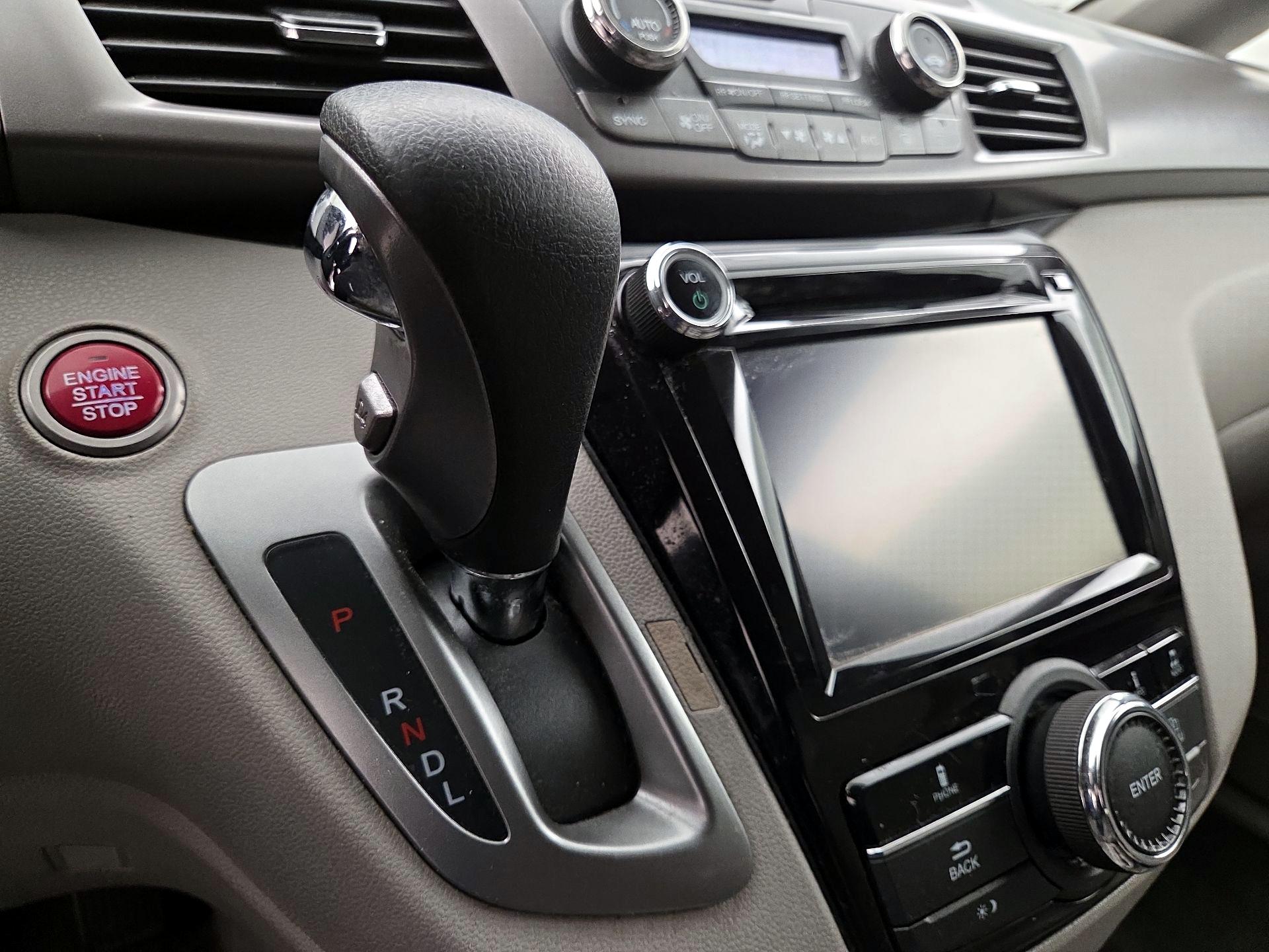 Thumbnail: 2015 Honda Odyssey - 17