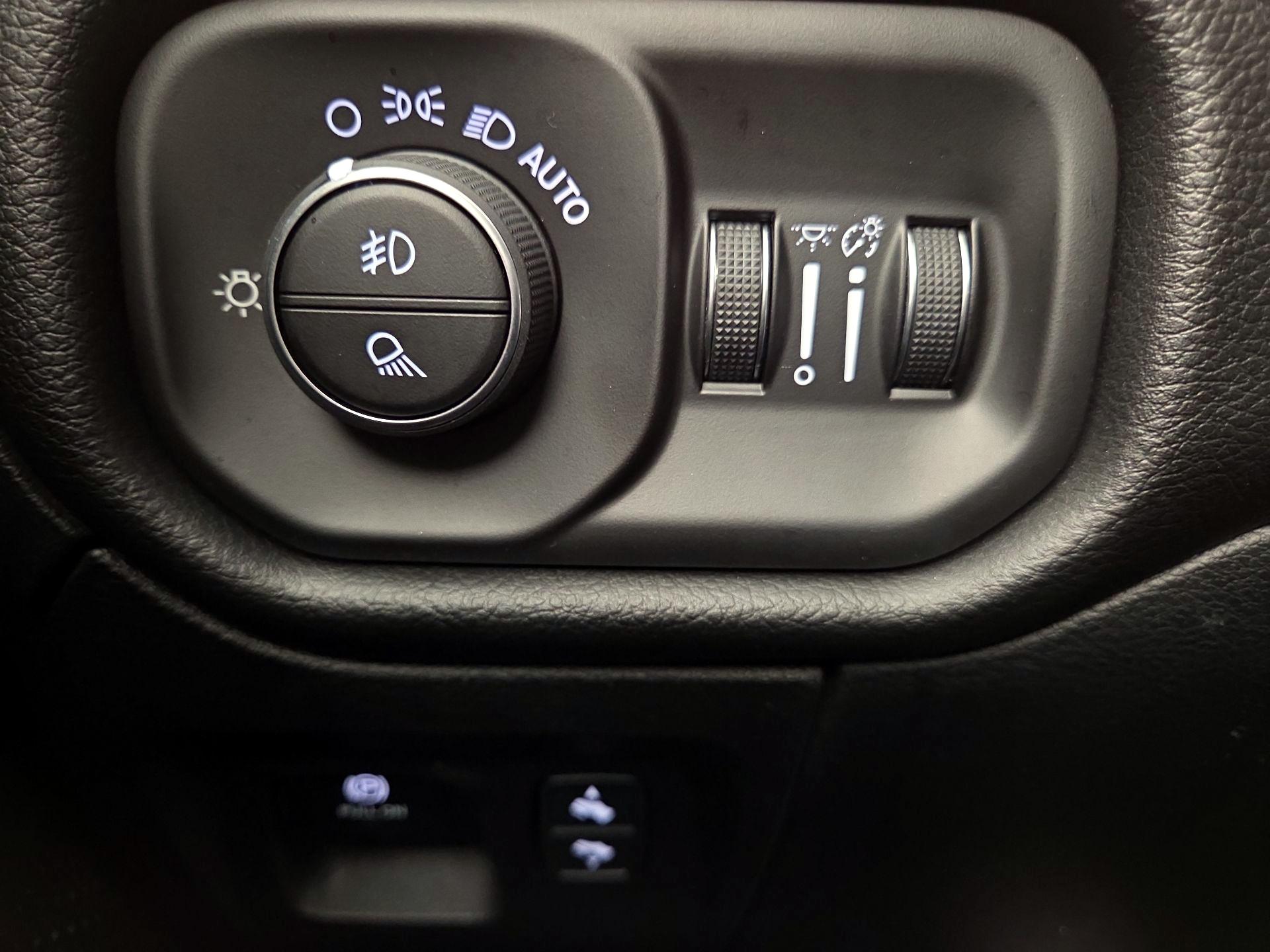 Thumbnail: 2025 RAM 1500 - 13